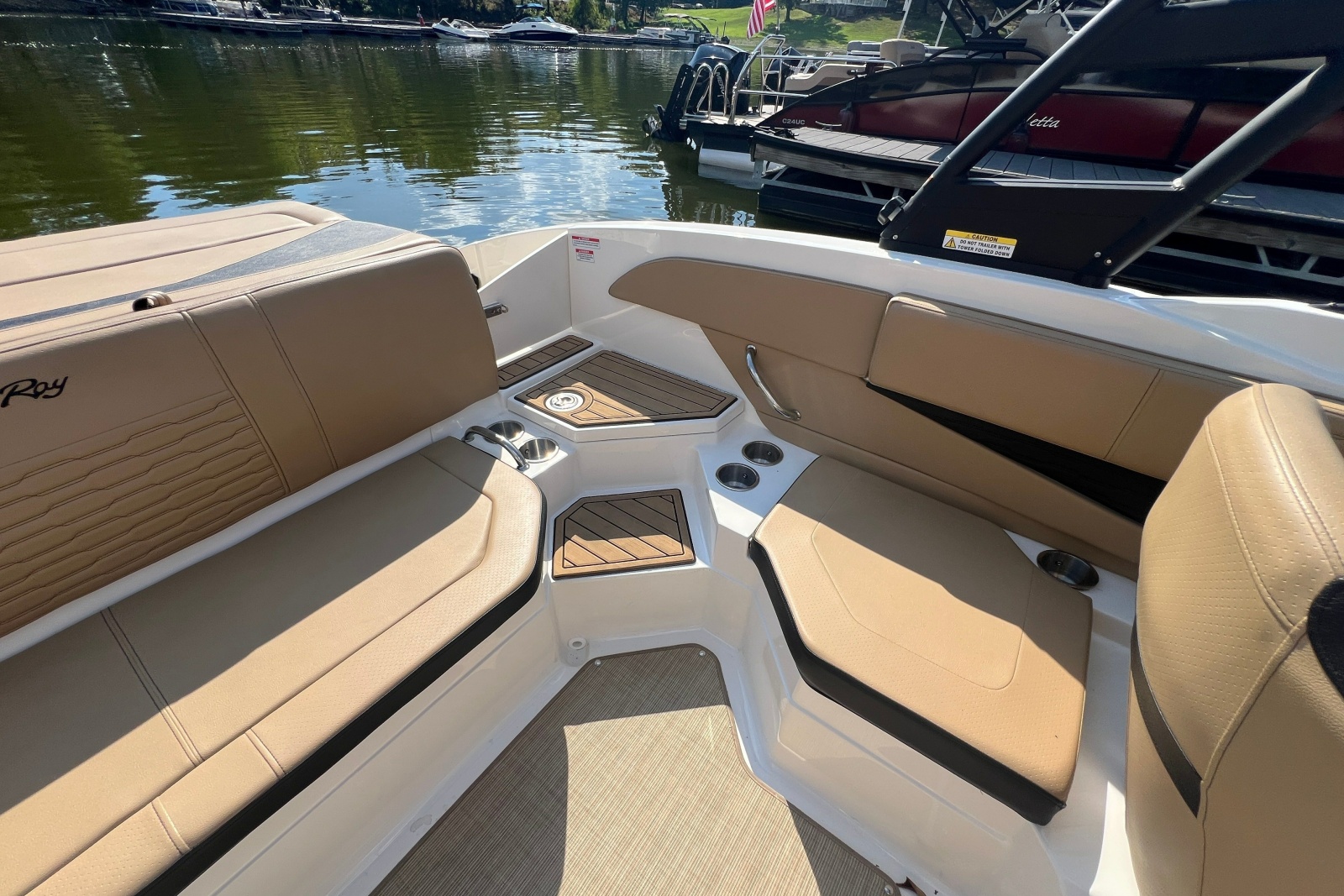 2022 Sea Ray SPX 210