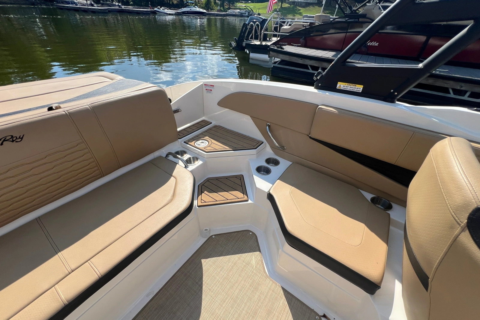 2022 Sea Ray SPX 210