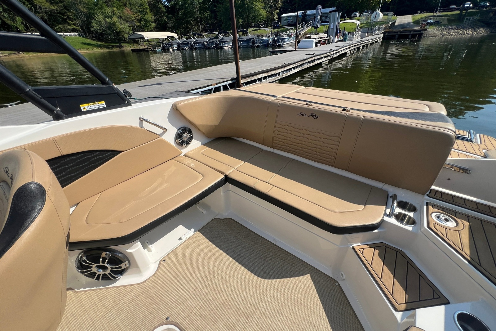 2022 Sea Ray SPX 210