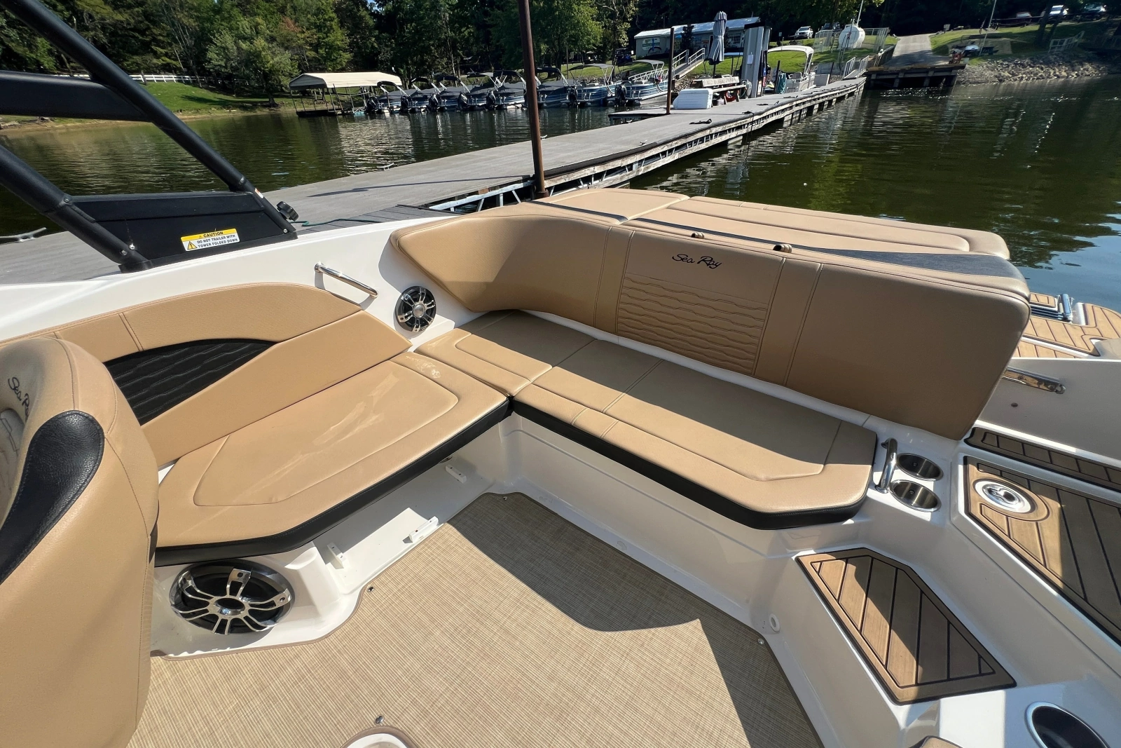 2022 Sea Ray SPX 210