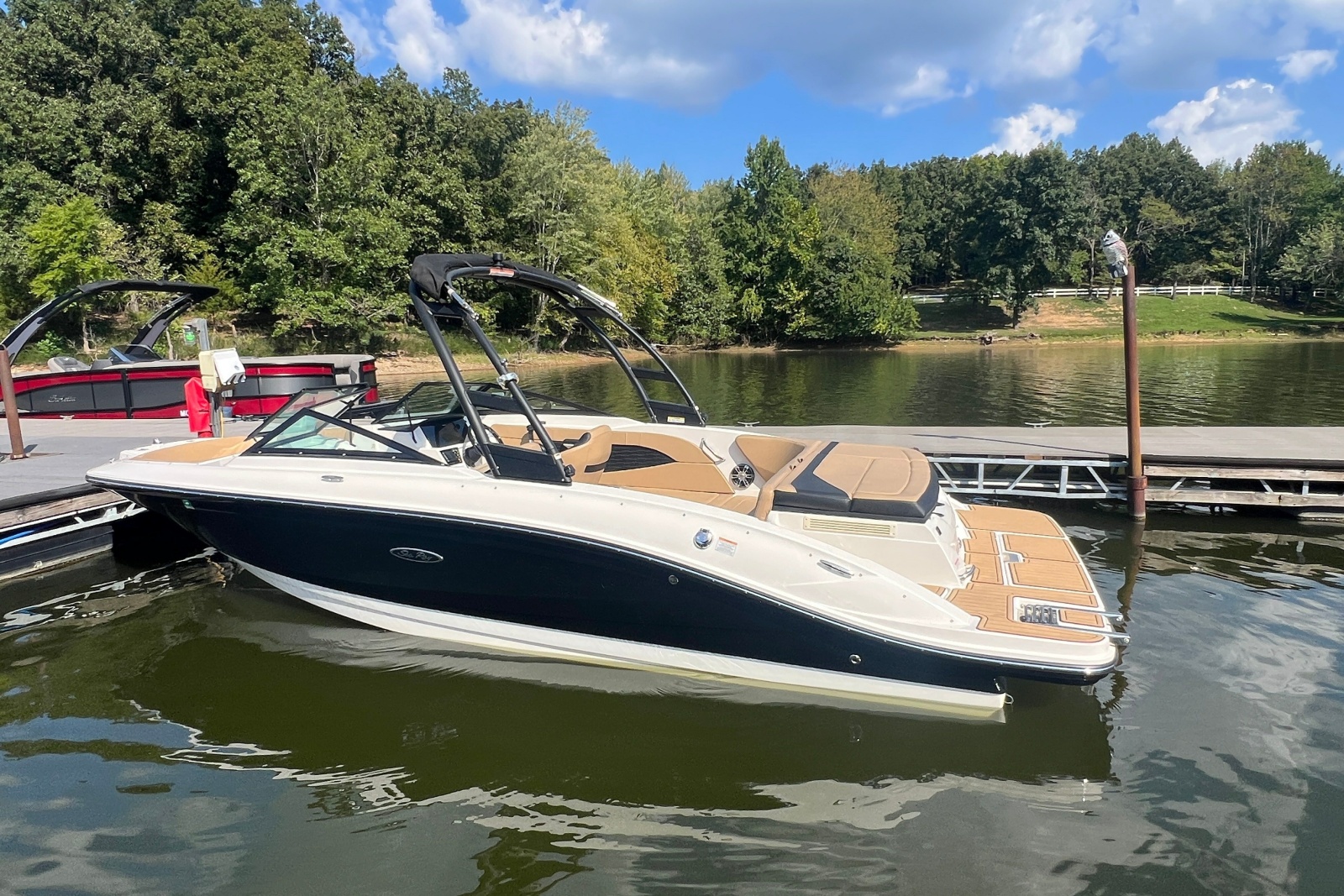 2022 Sea Ray SPX 210