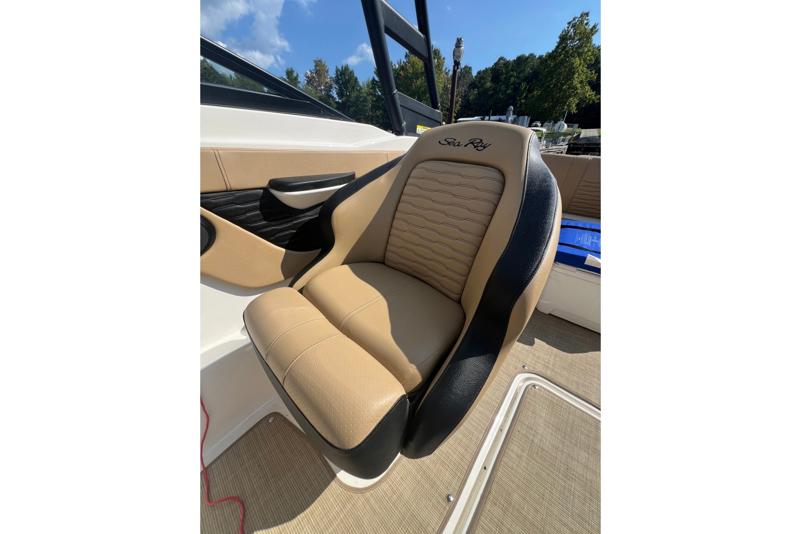 2022 Sea Ray SPX 210