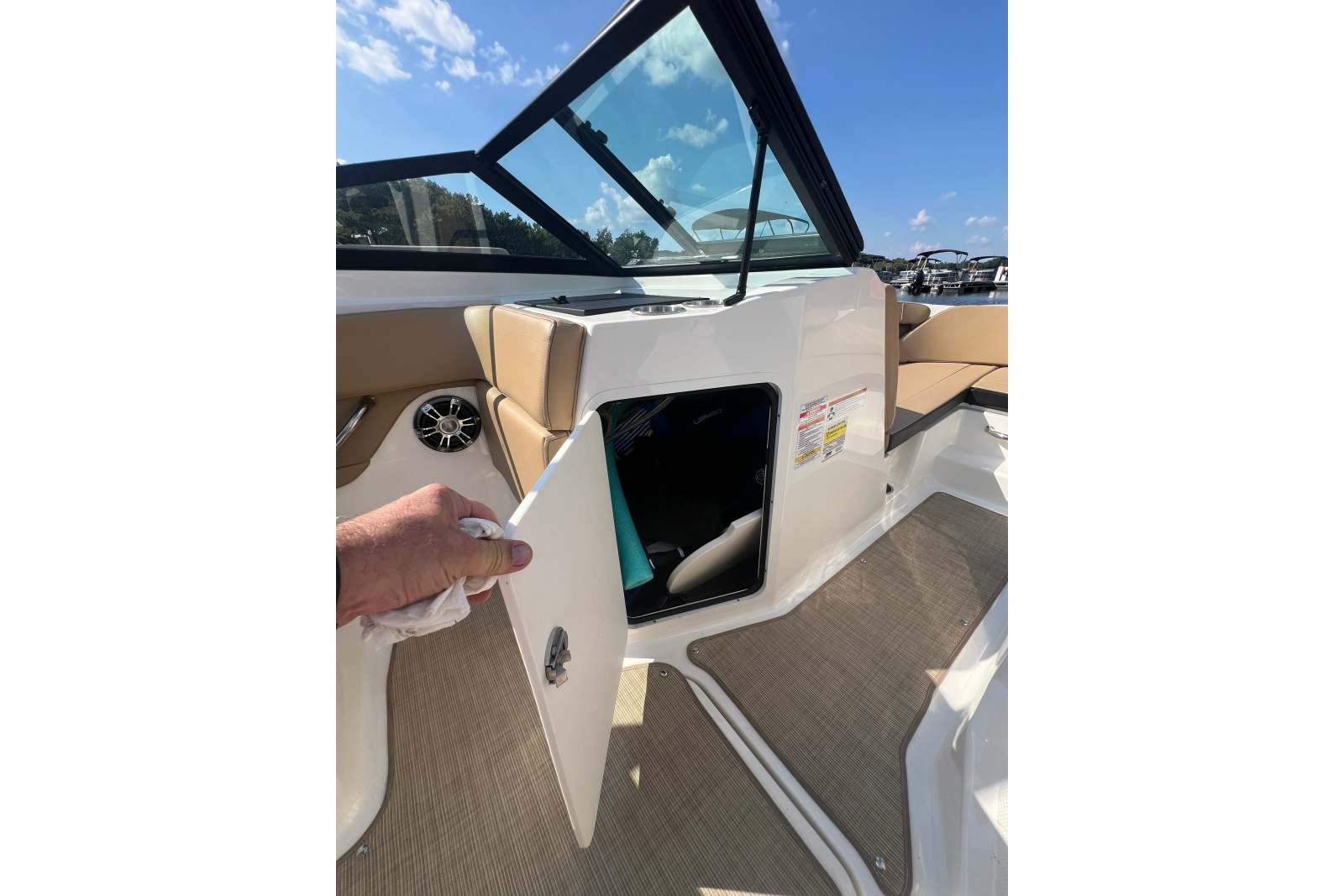 2022 Sea Ray SPX 210