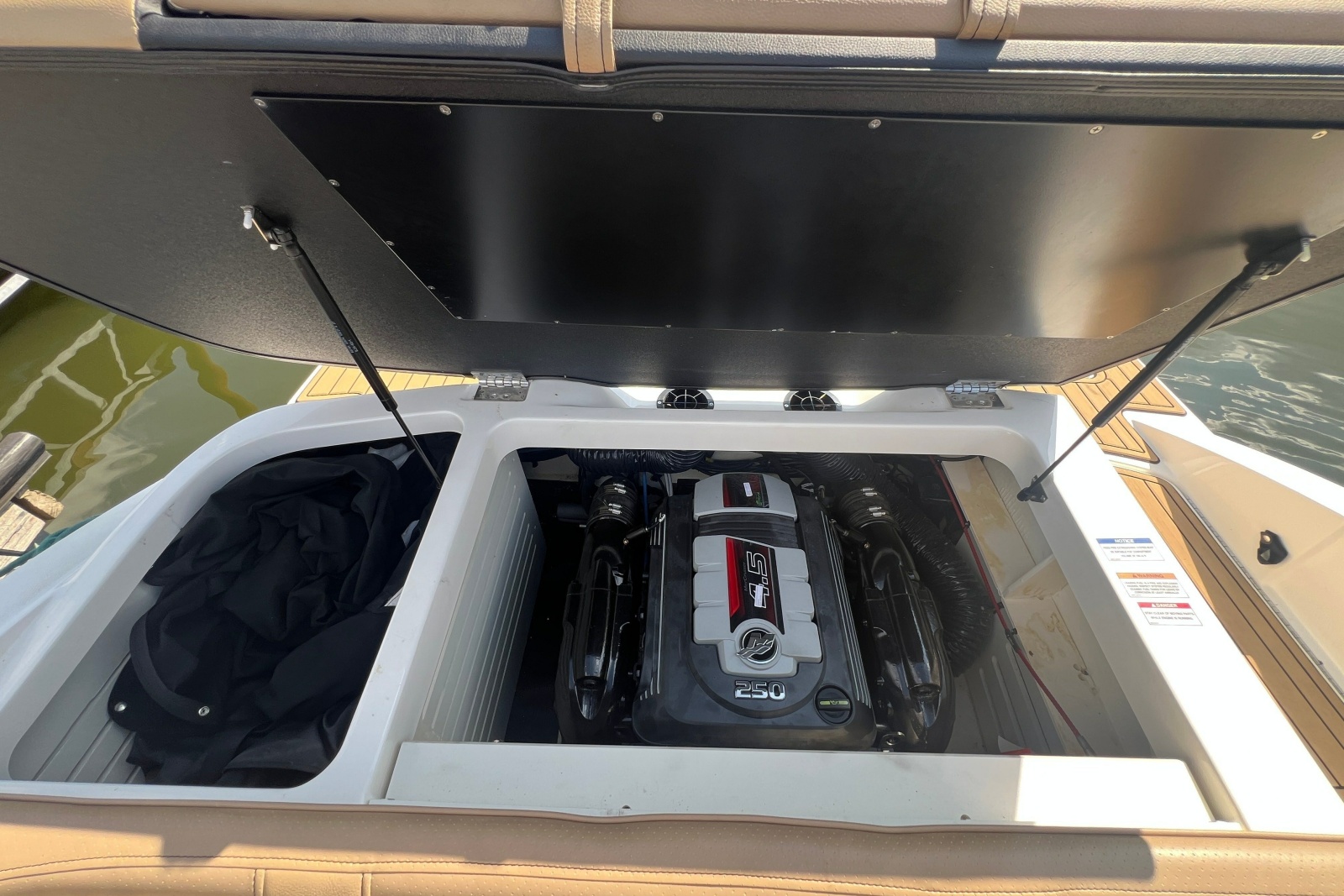 2022 Sea Ray SPX 210