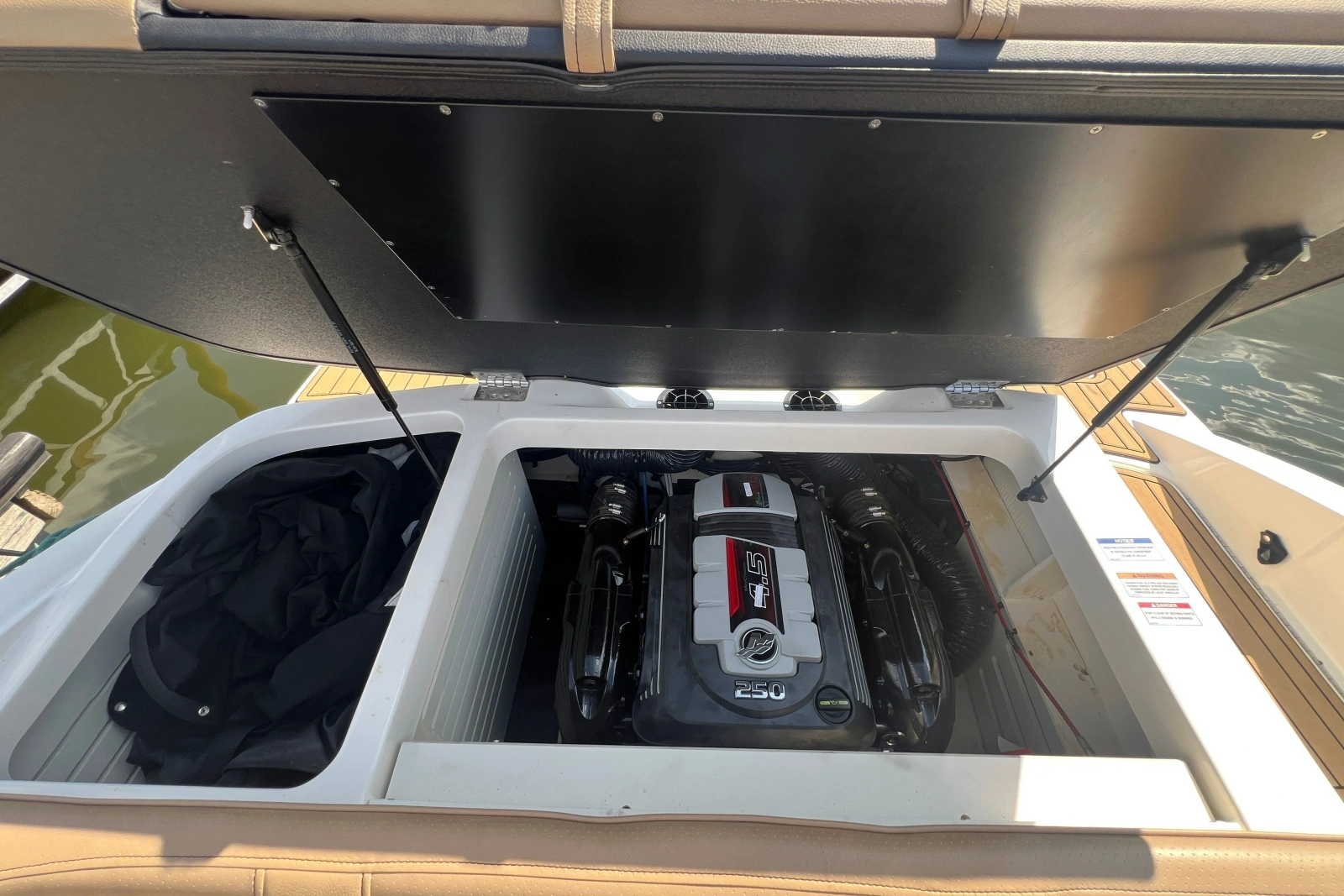 2022 Sea Ray SPX 210