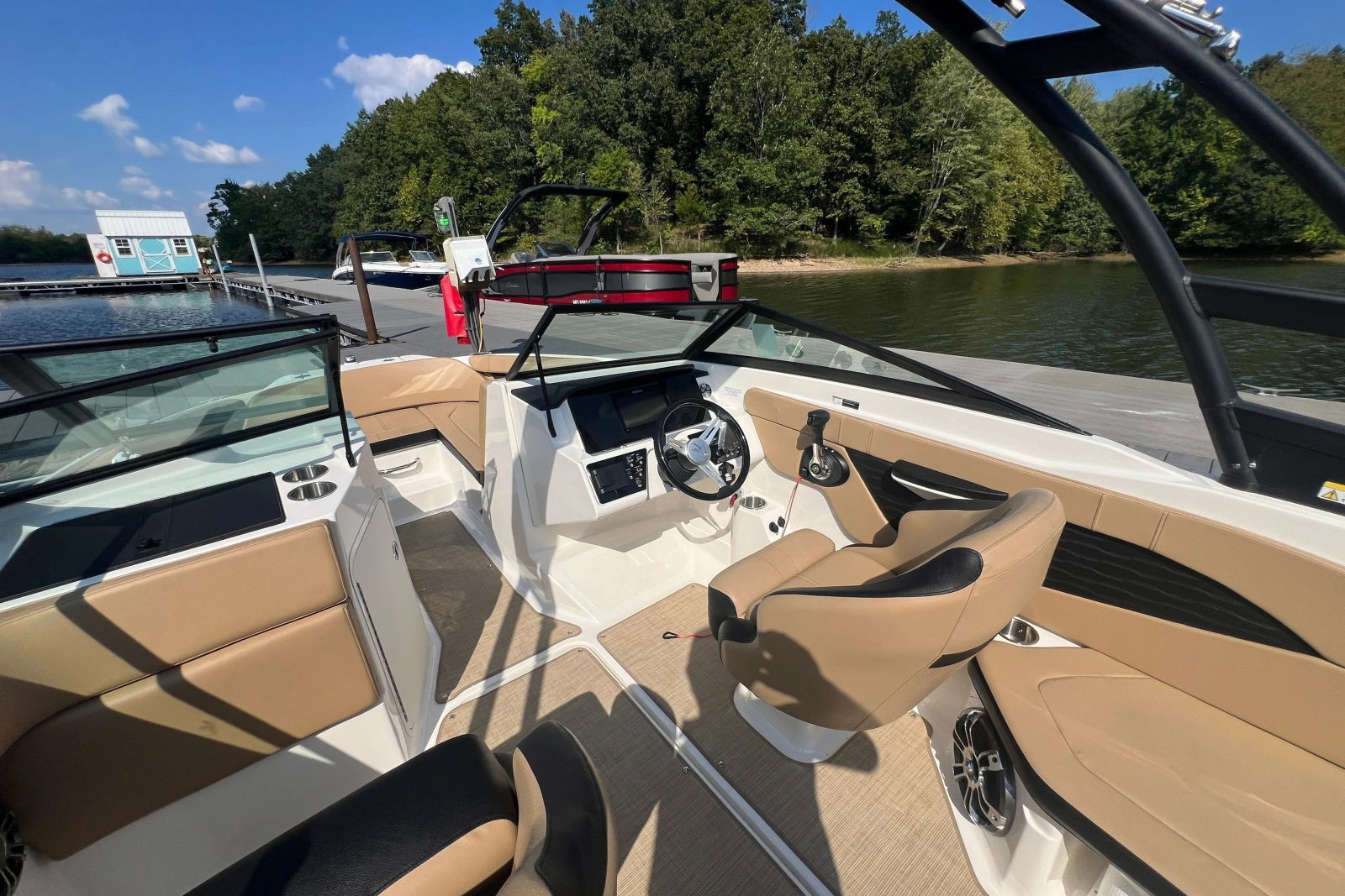 2022 Sea Ray SPX 210
