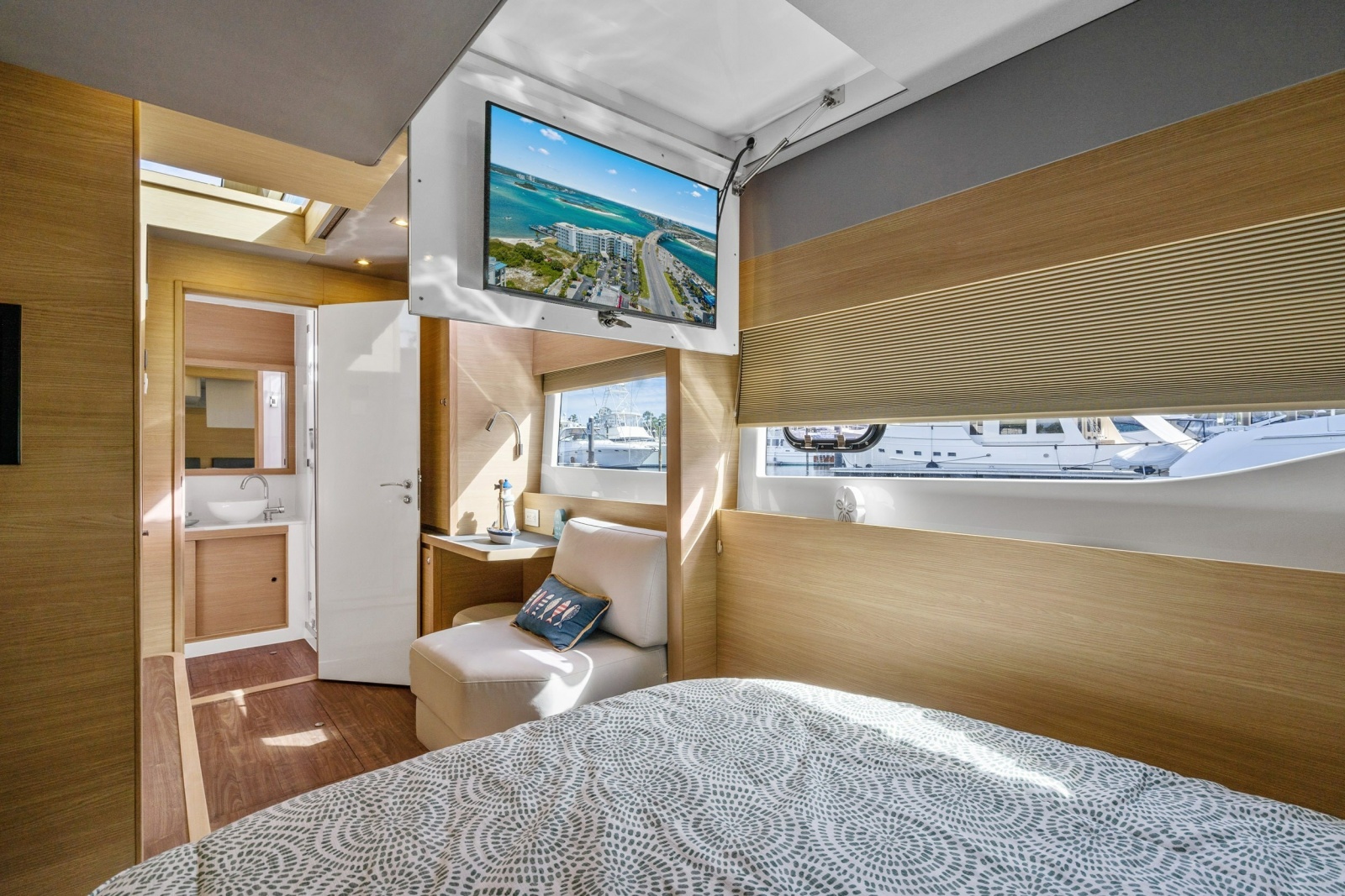 2021 Aquila 54 Yacht