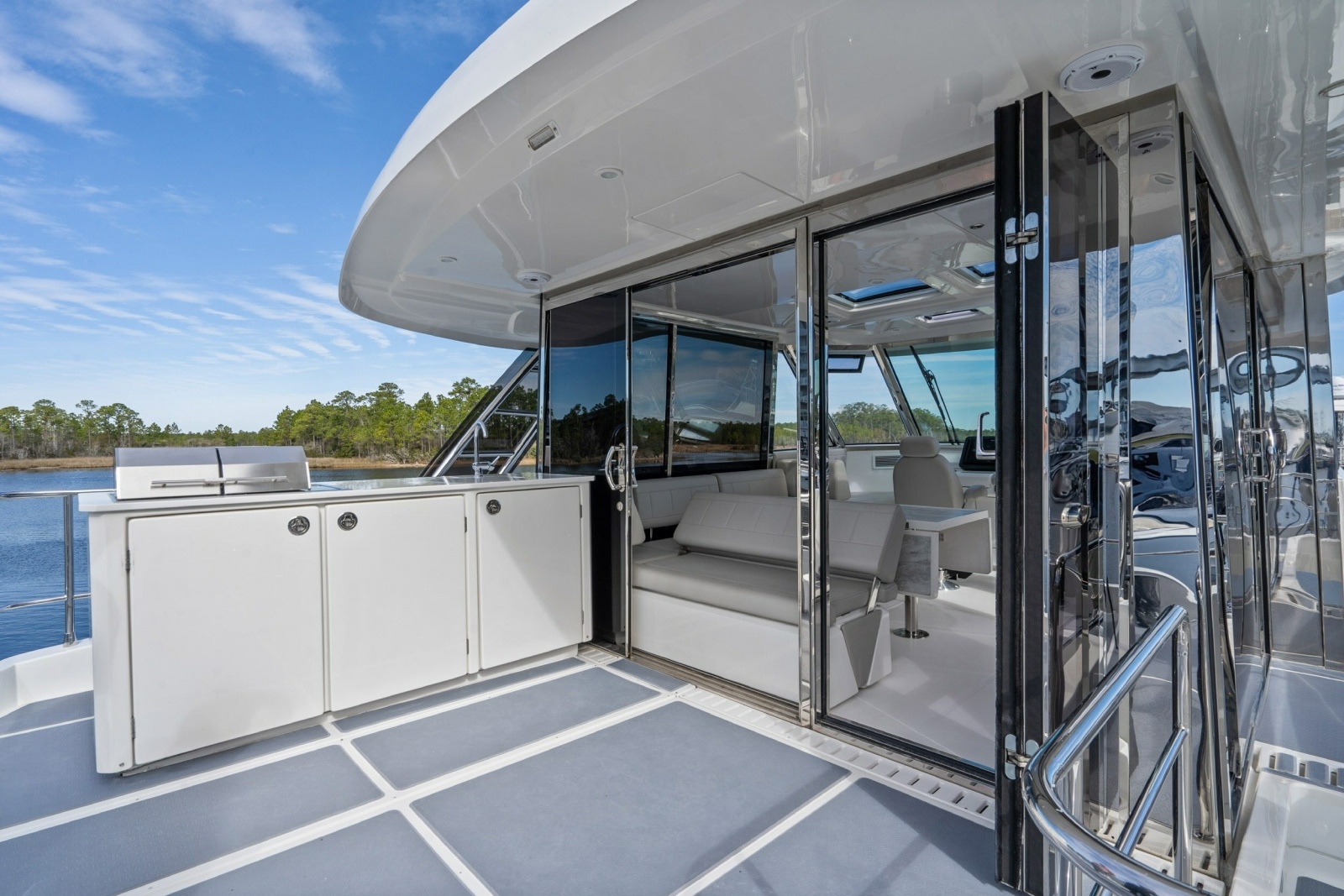 2021 Aquila 54 Yacht