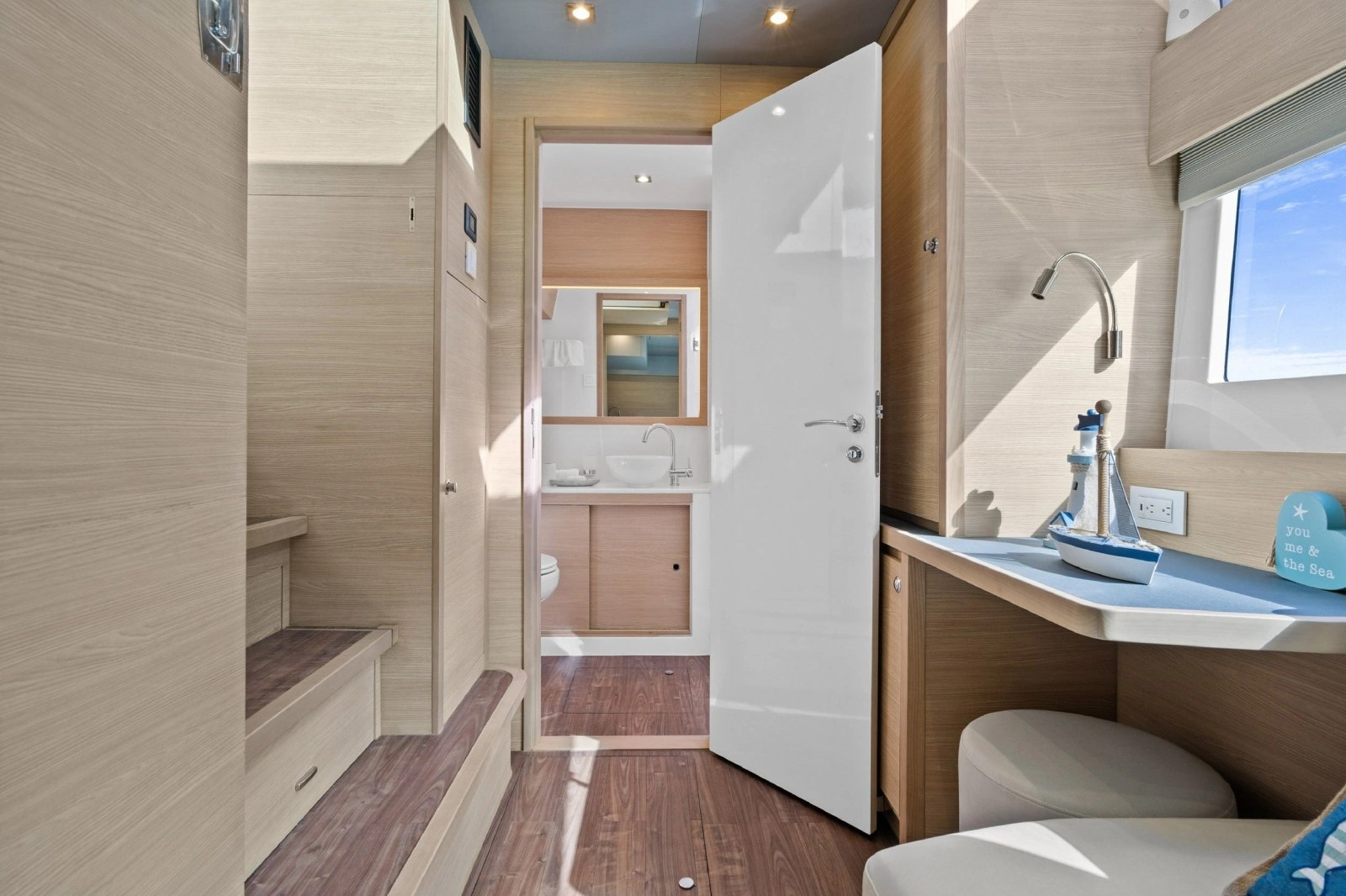 2021 Aquila 54 Yacht