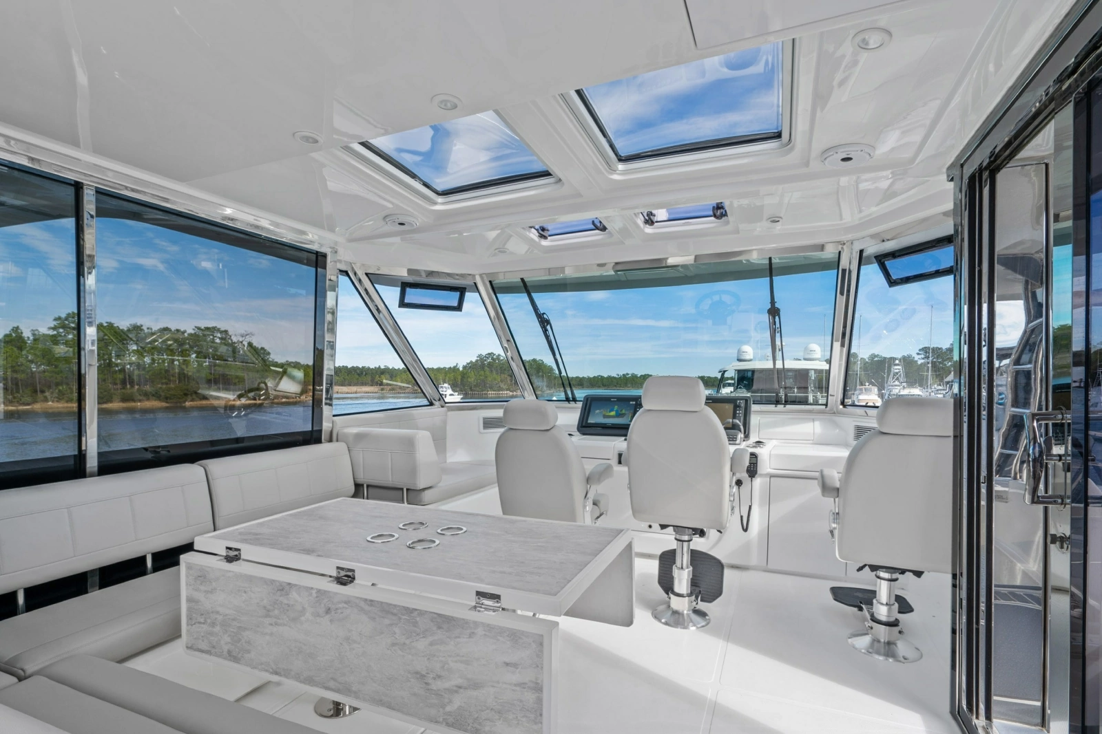 2021 Aquila 54 Yacht