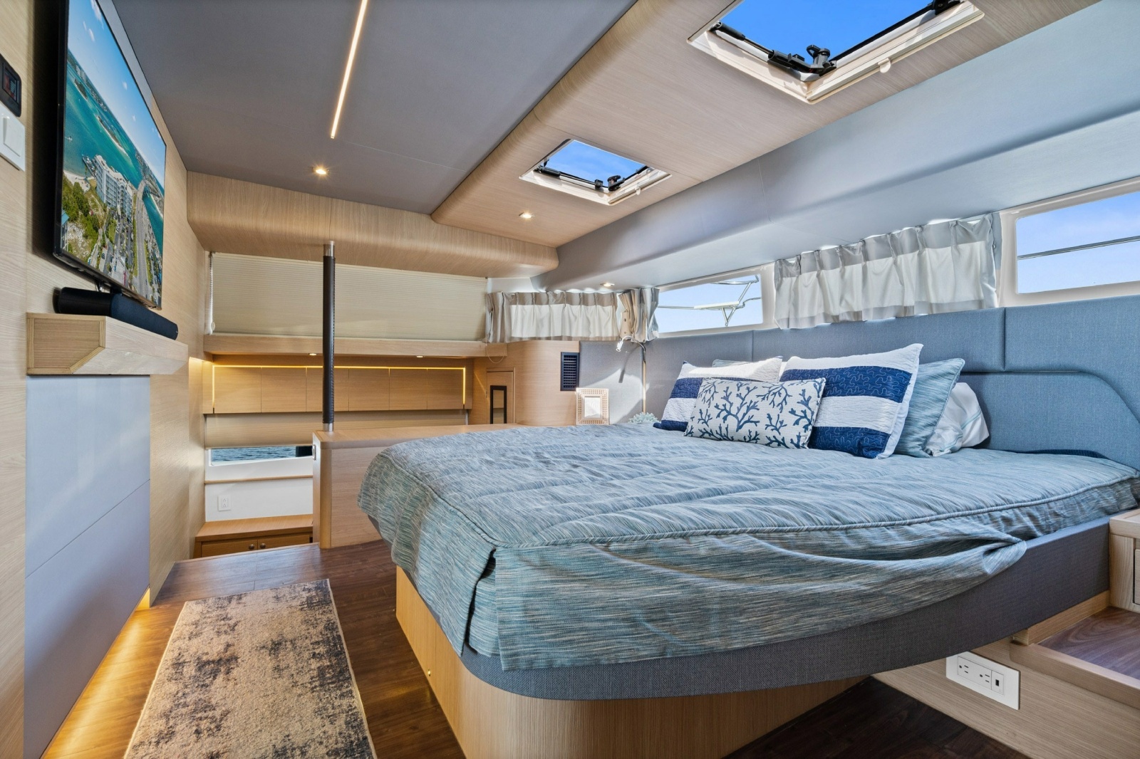 2021 Aquila 54 Yacht