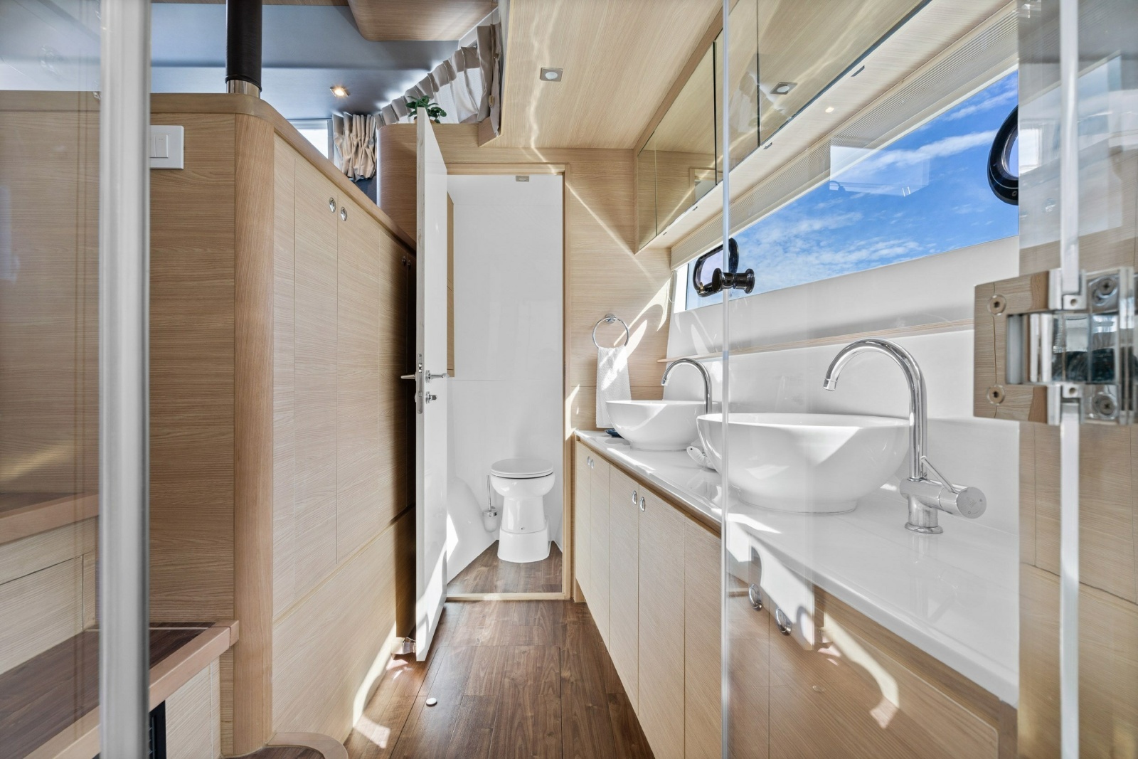 2021 Aquila 54 Yacht