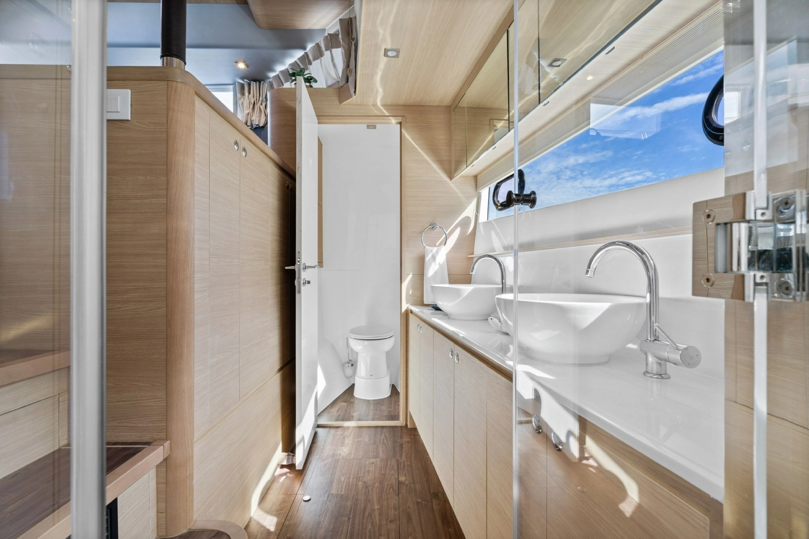 2021 Aquila 54 Yacht