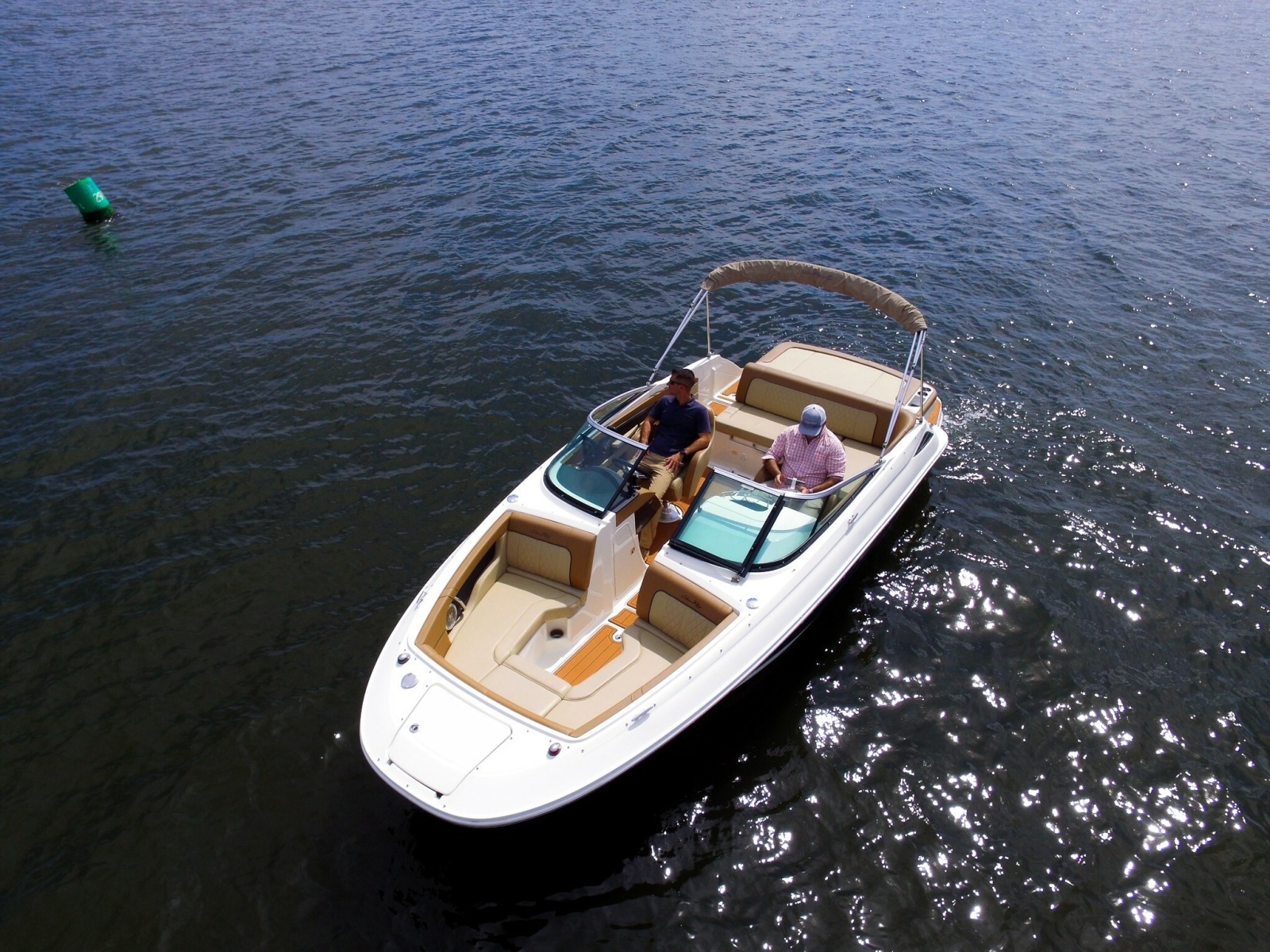 2015 Sea Ray 220 Sundeck