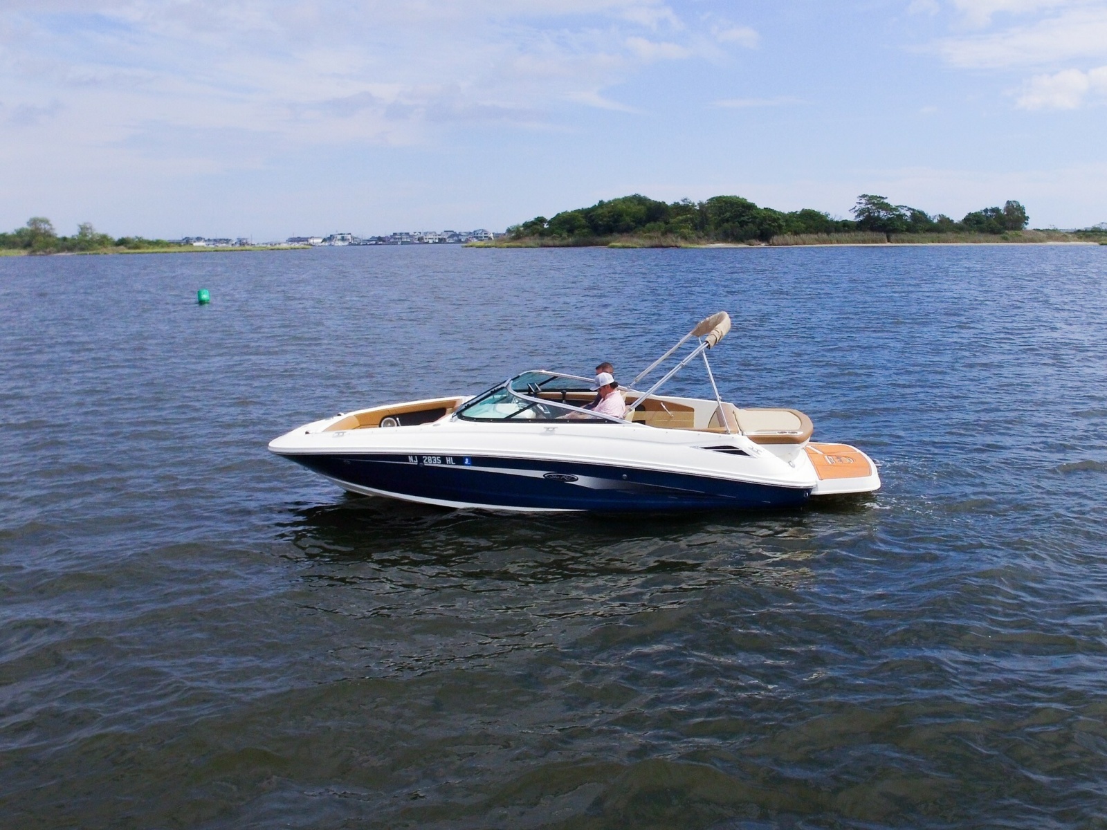 2015 Sea Ray 220 Sundeck