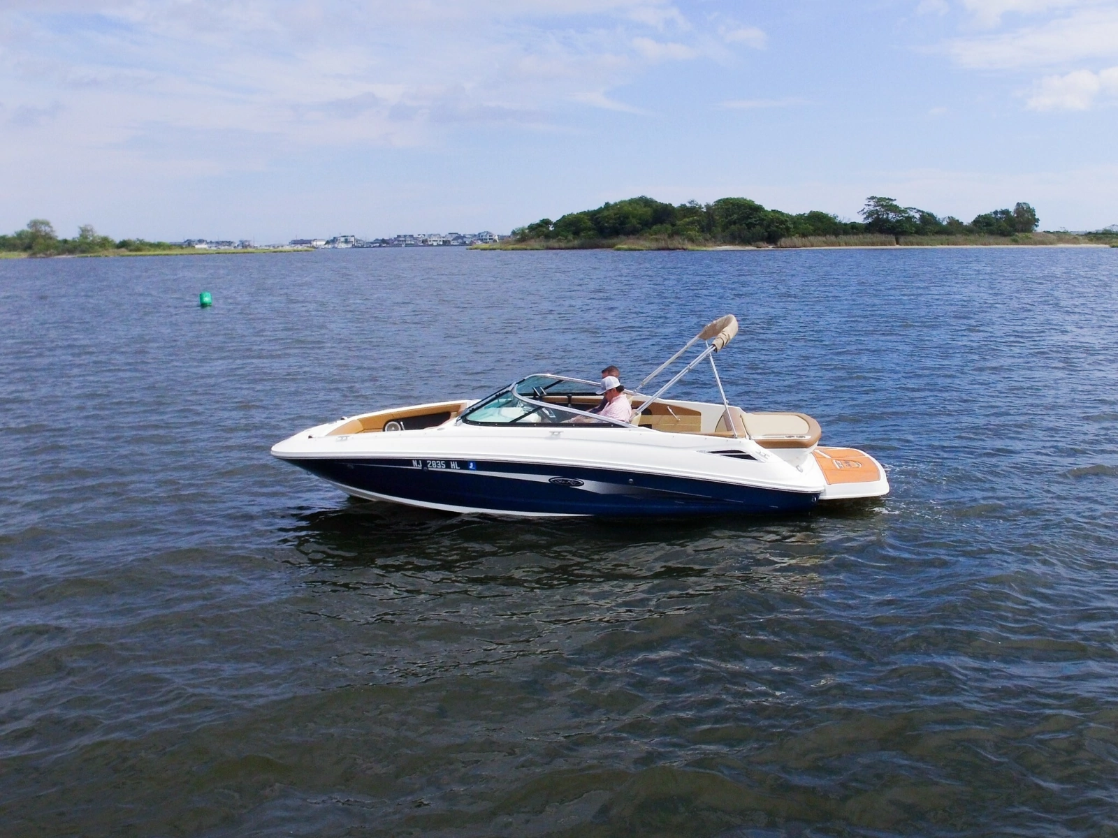 2015 Sea Ray 220 Sundeck