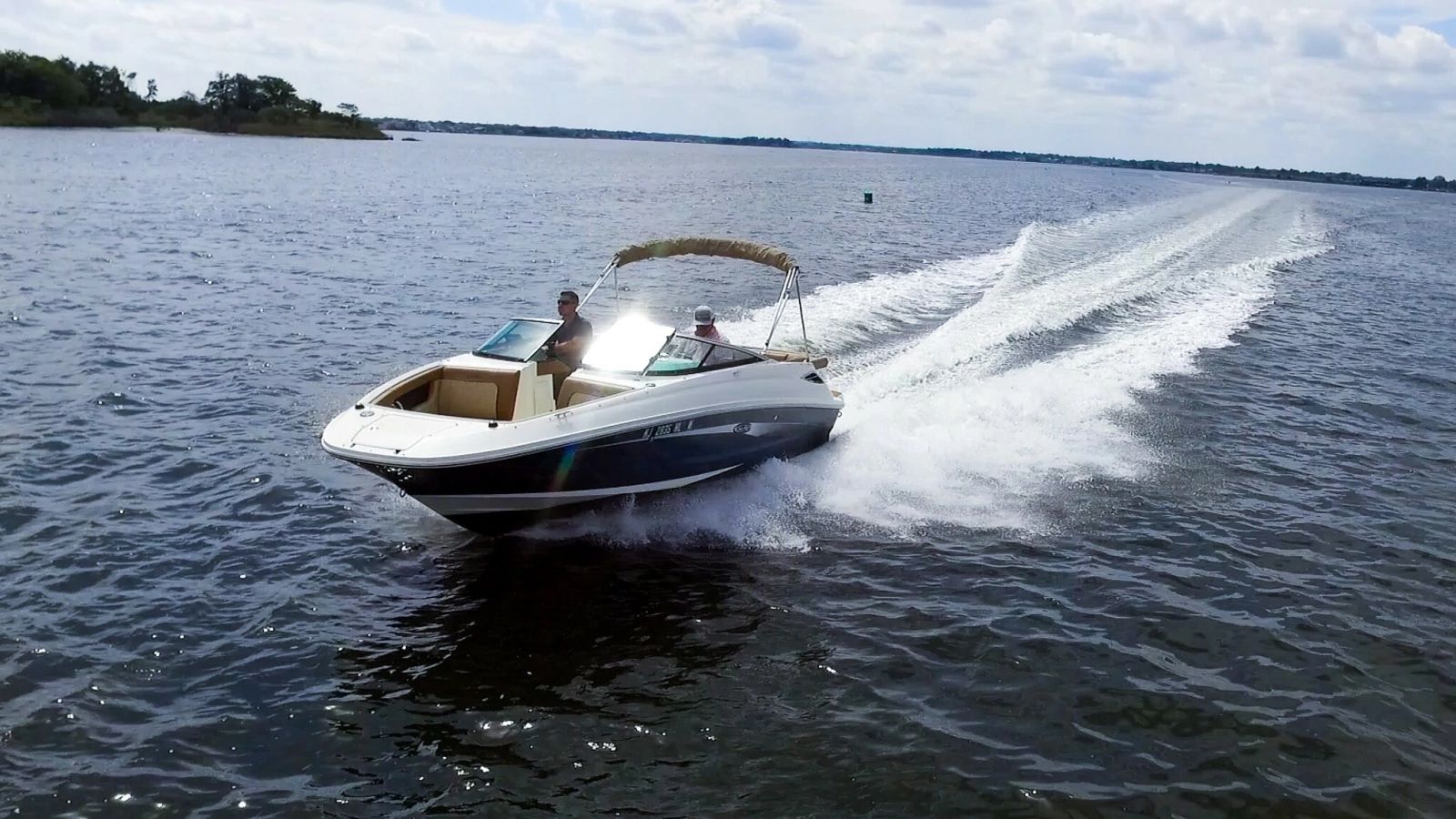 2015 Sea Ray 220 Sundeck