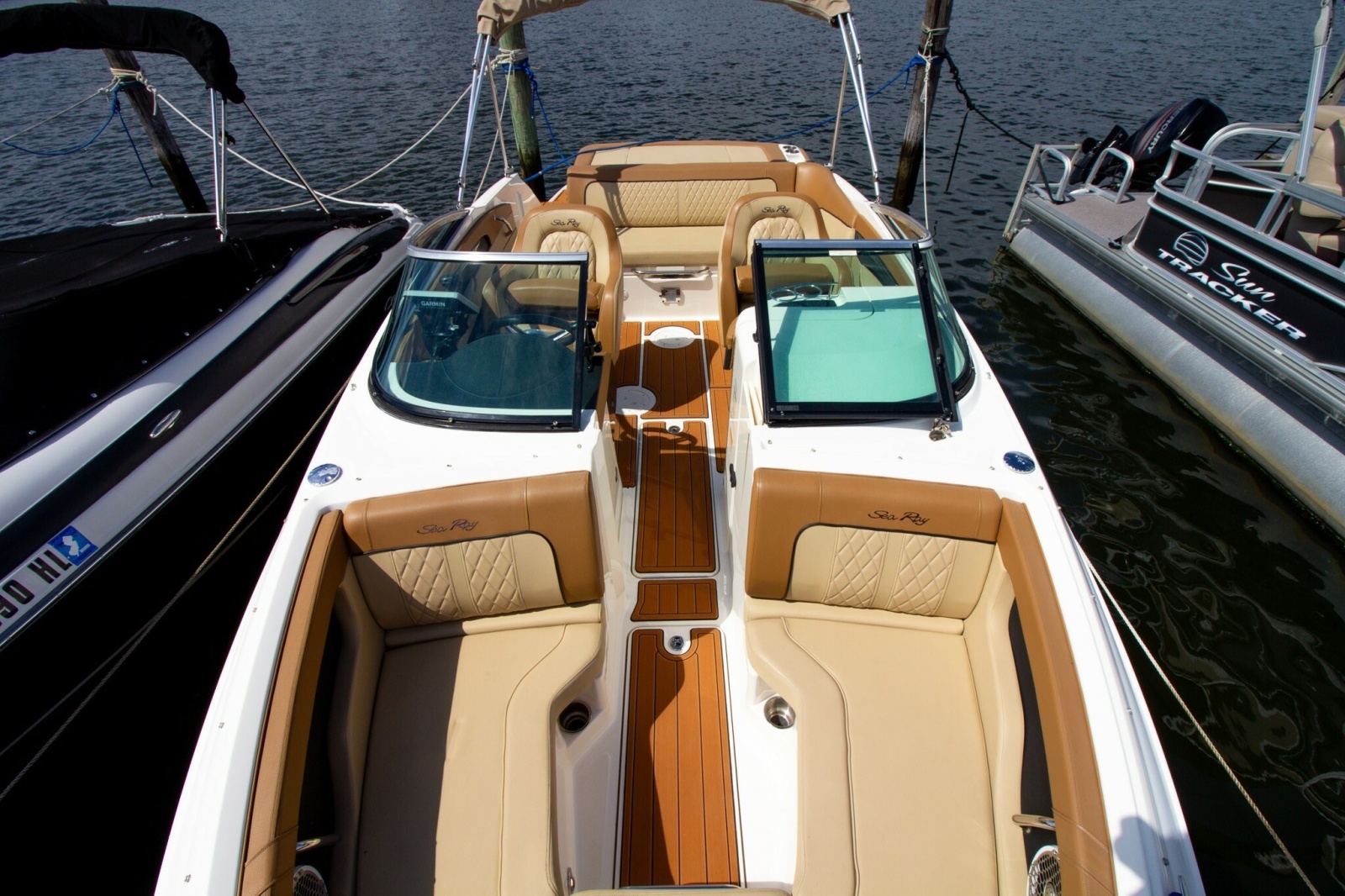 2015 Sea Ray 220 Sundeck