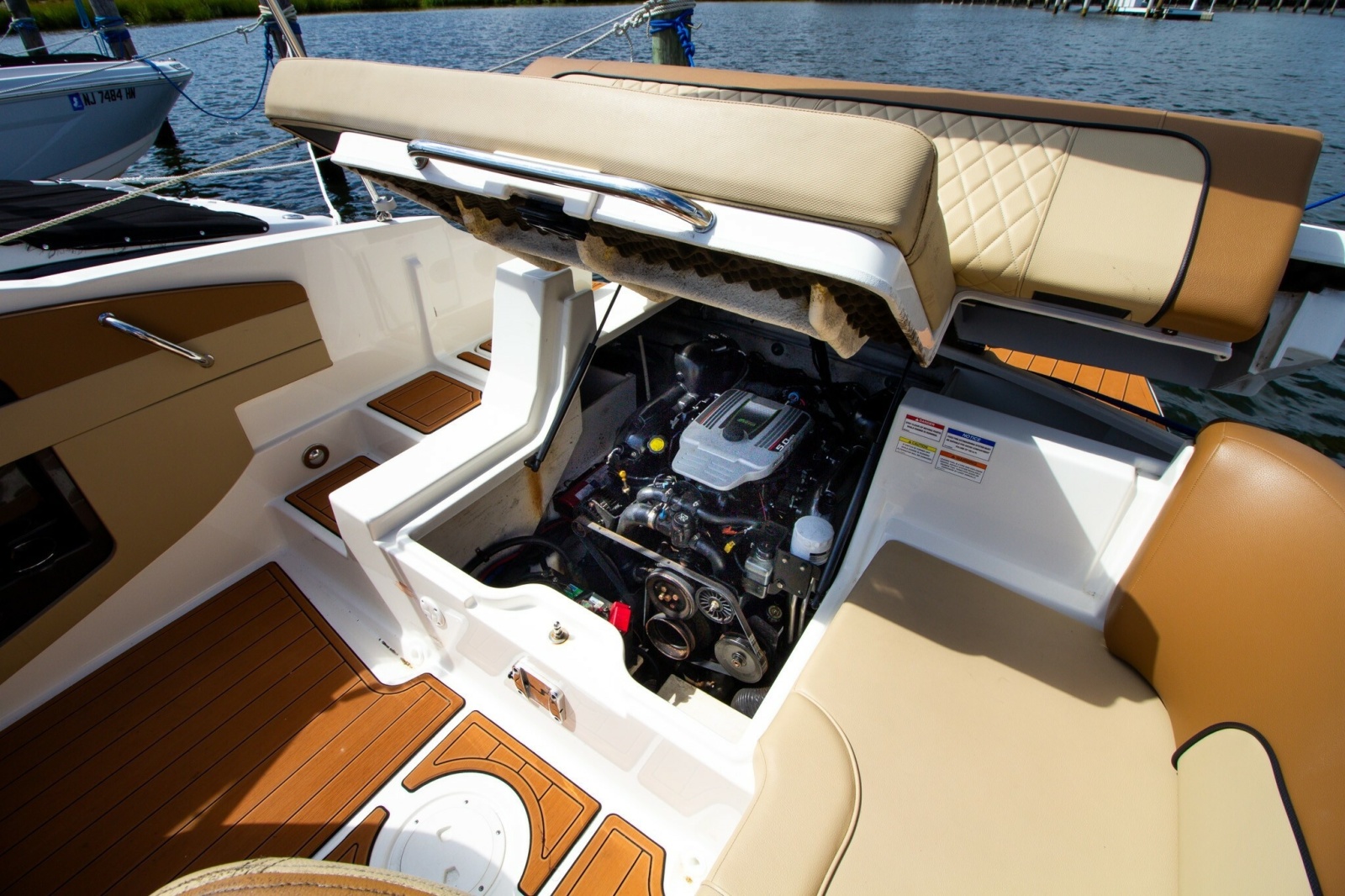 2015 Sea Ray 220 Sundeck