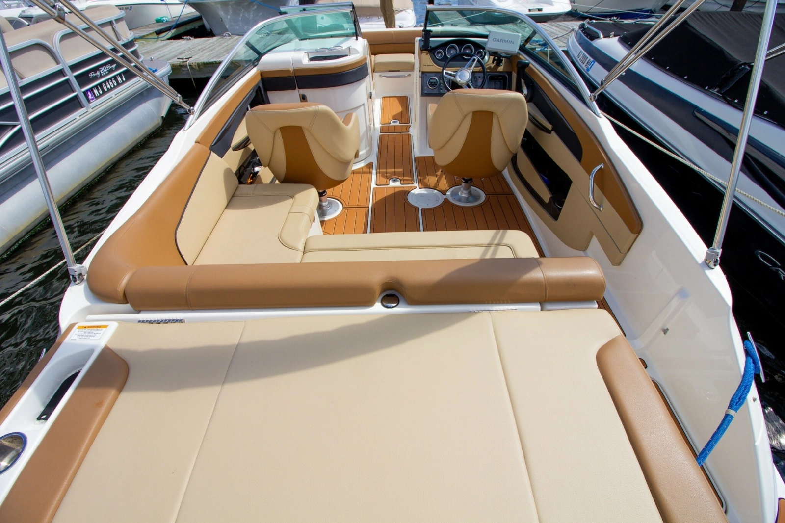 2015 Sea Ray 220 Sundeck