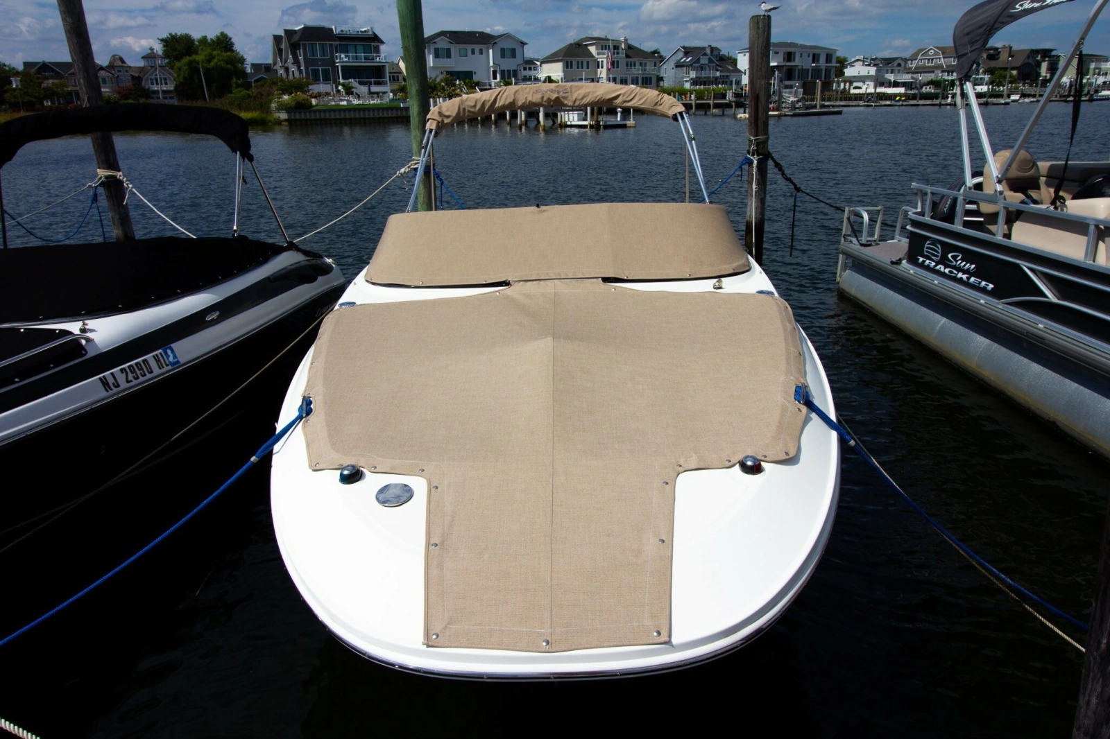 2015 Sea Ray 220 Sundeck