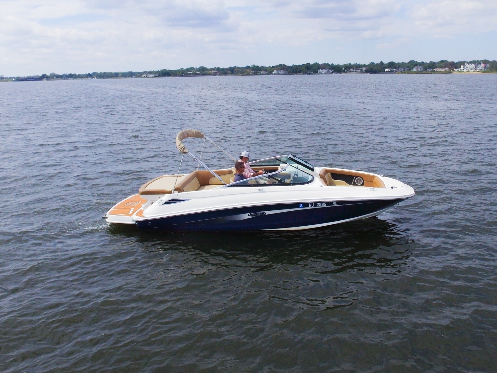 2015 Sea Ray 220 Sundeck