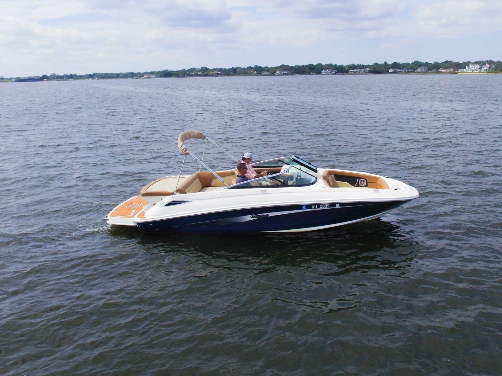 2015 Sea Ray 220 Sundeck
