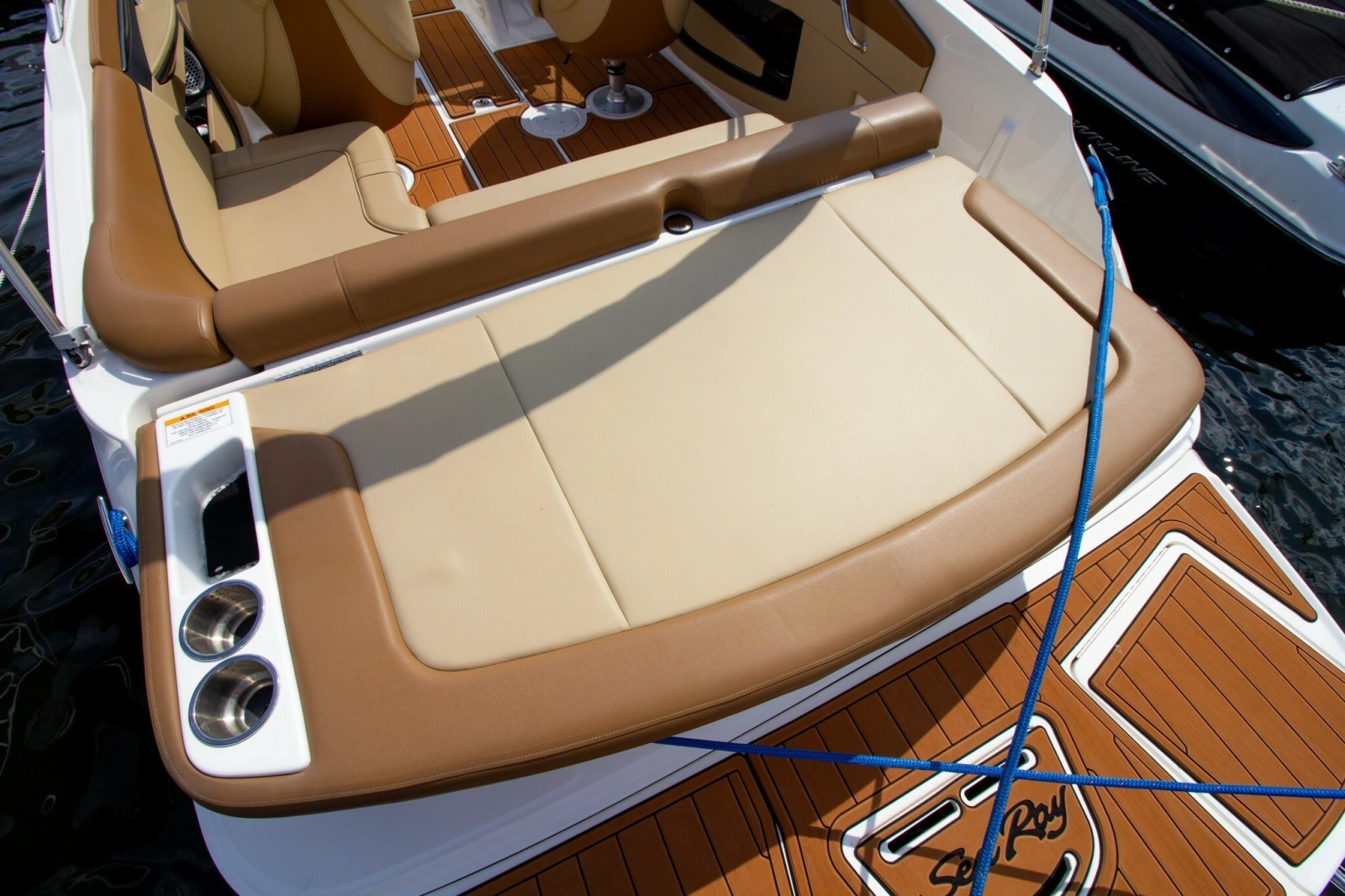 2015 Sea Ray 220 Sundeck