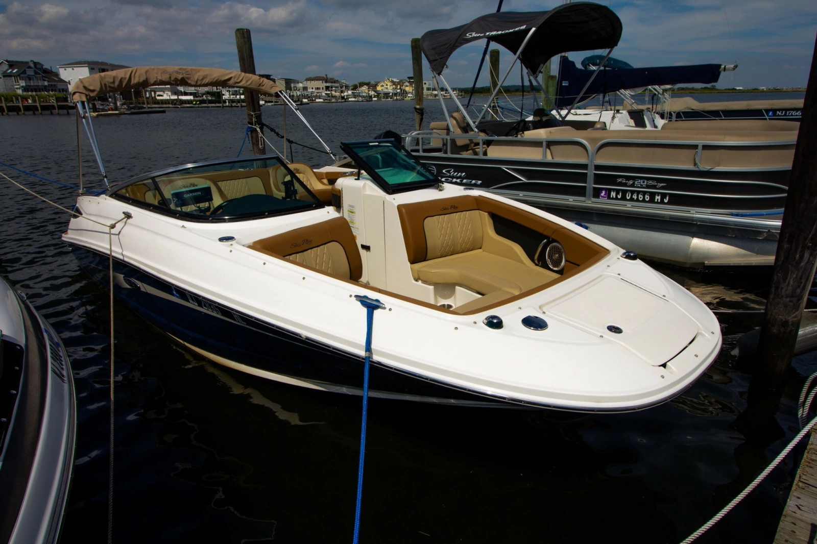 2015 Sea Ray 220 Sundeck