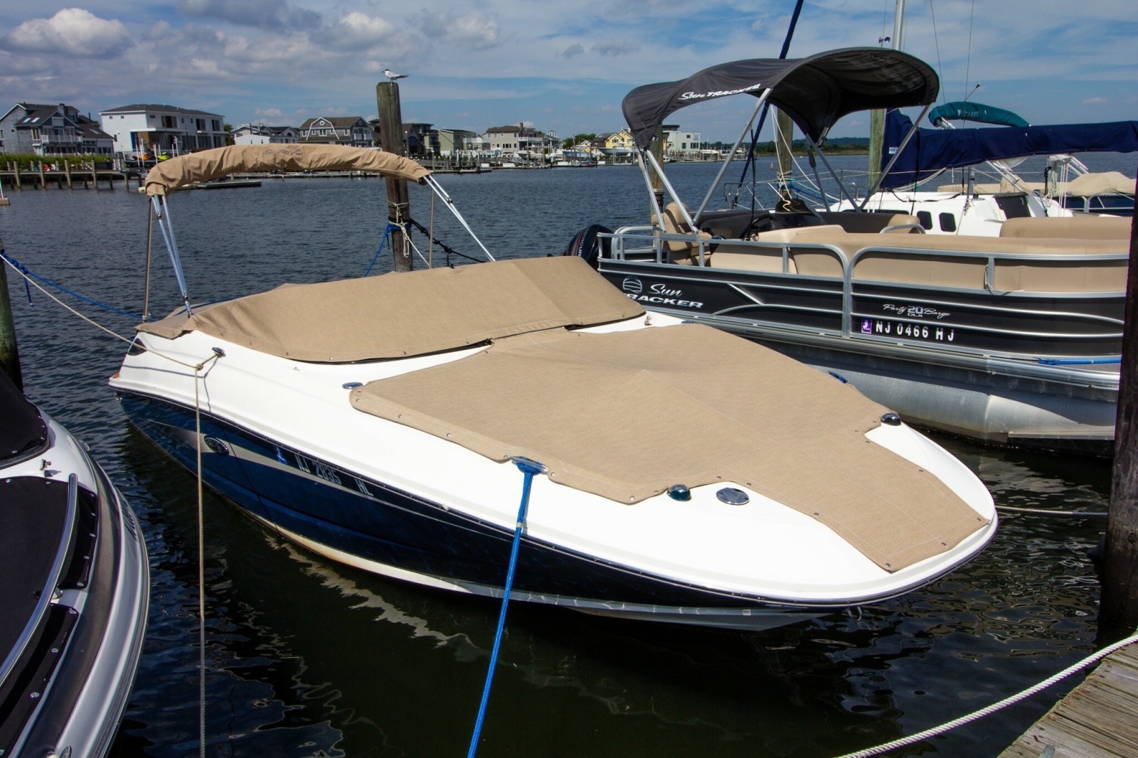 2015 Sea Ray 220 Sundeck