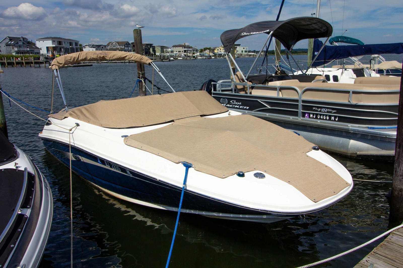 2015 Sea Ray 220 Sundeck
