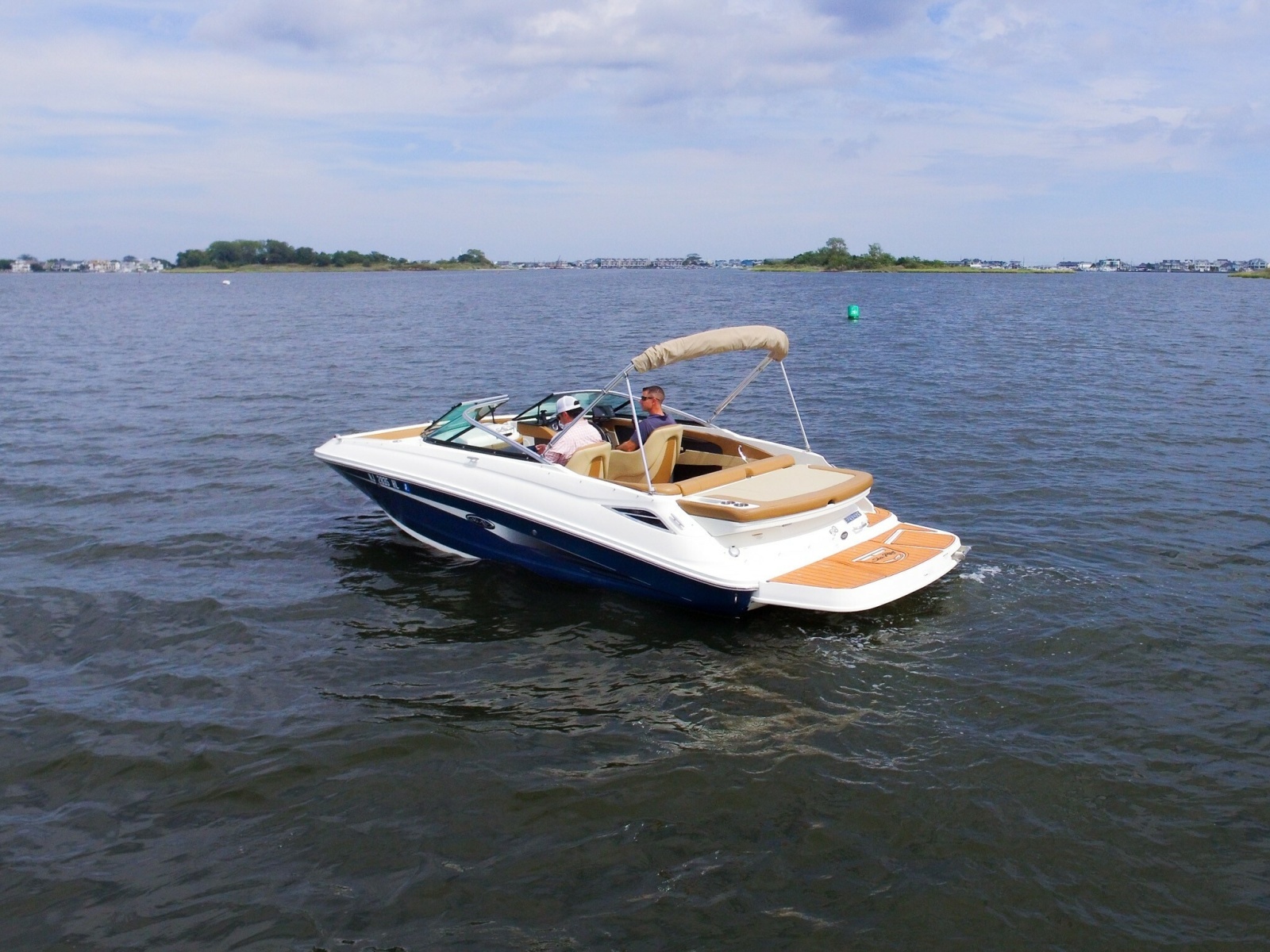 2015 Sea Ray 220 Sundeck