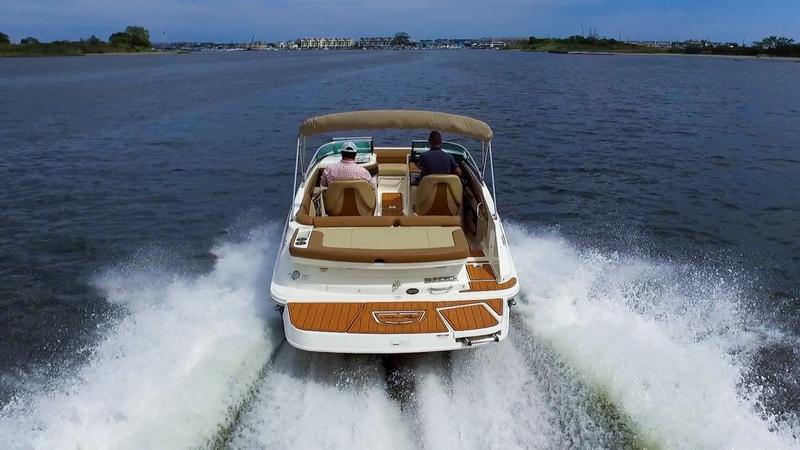2015 Sea Ray 220 Sundeck