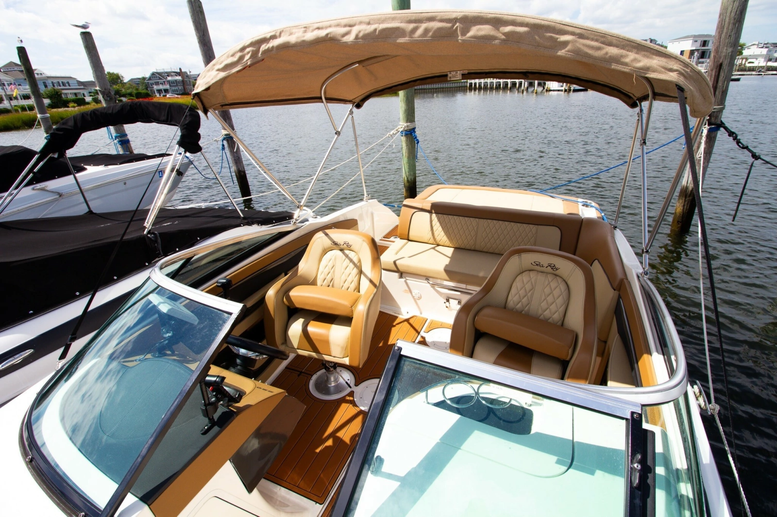 2015 Sea Ray 220 Sundeck