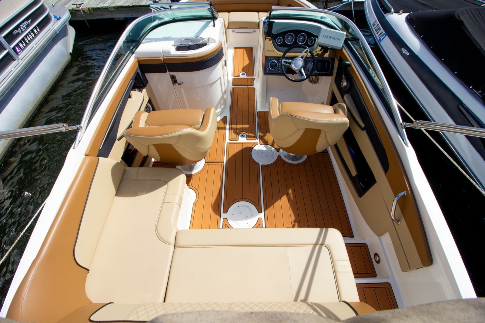 2015 Sea Ray 220 Sundeck