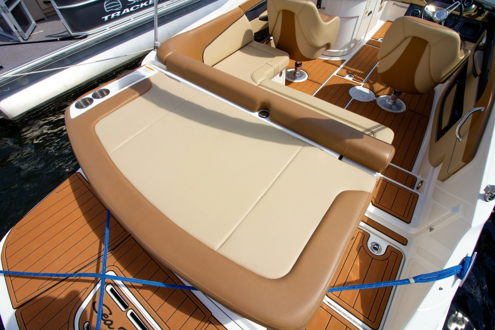 2015 Sea Ray 220 Sundeck