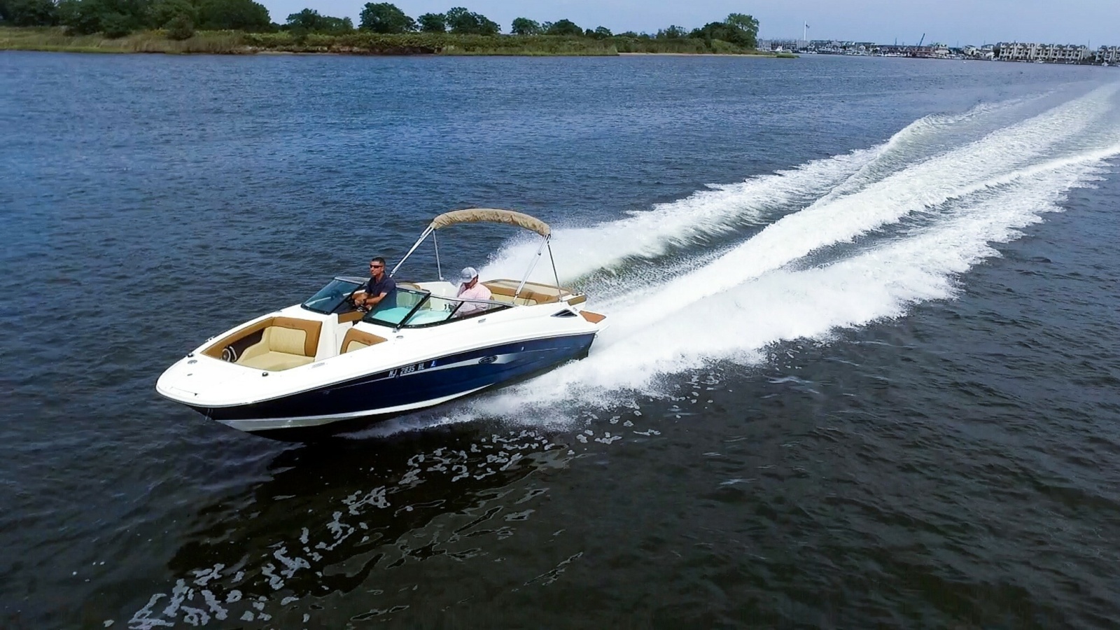 2015 Sea Ray 220 Sundeck