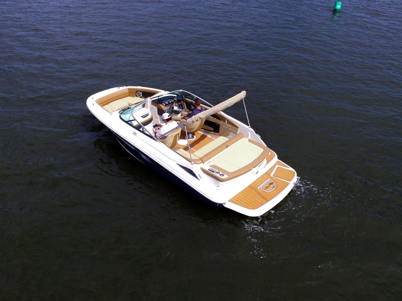 2015 Sea Ray 220 Sundeck