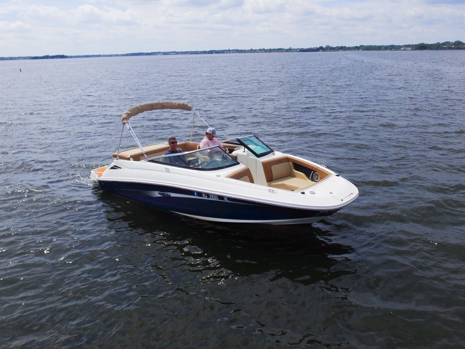 2015 Sea Ray 220 Sundeck