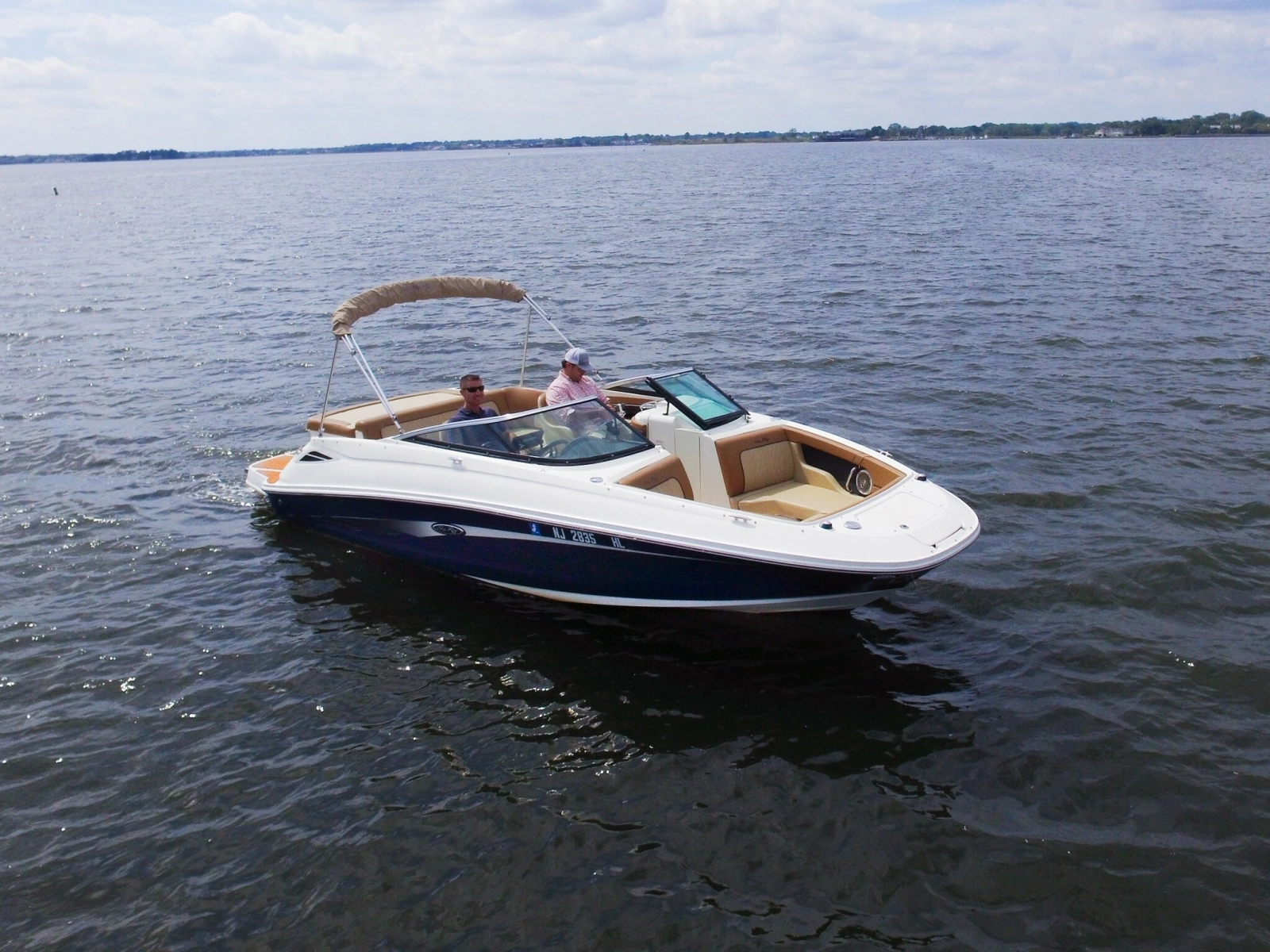 2015 Sea Ray 220 Sundeck