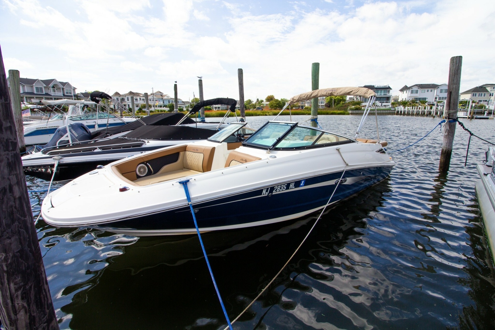 2015 Sea Ray 220 Sundeck
