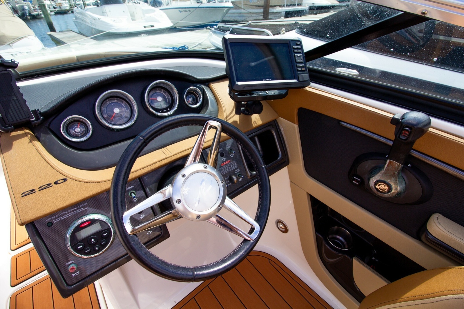 2015 Sea Ray 220 Sundeck