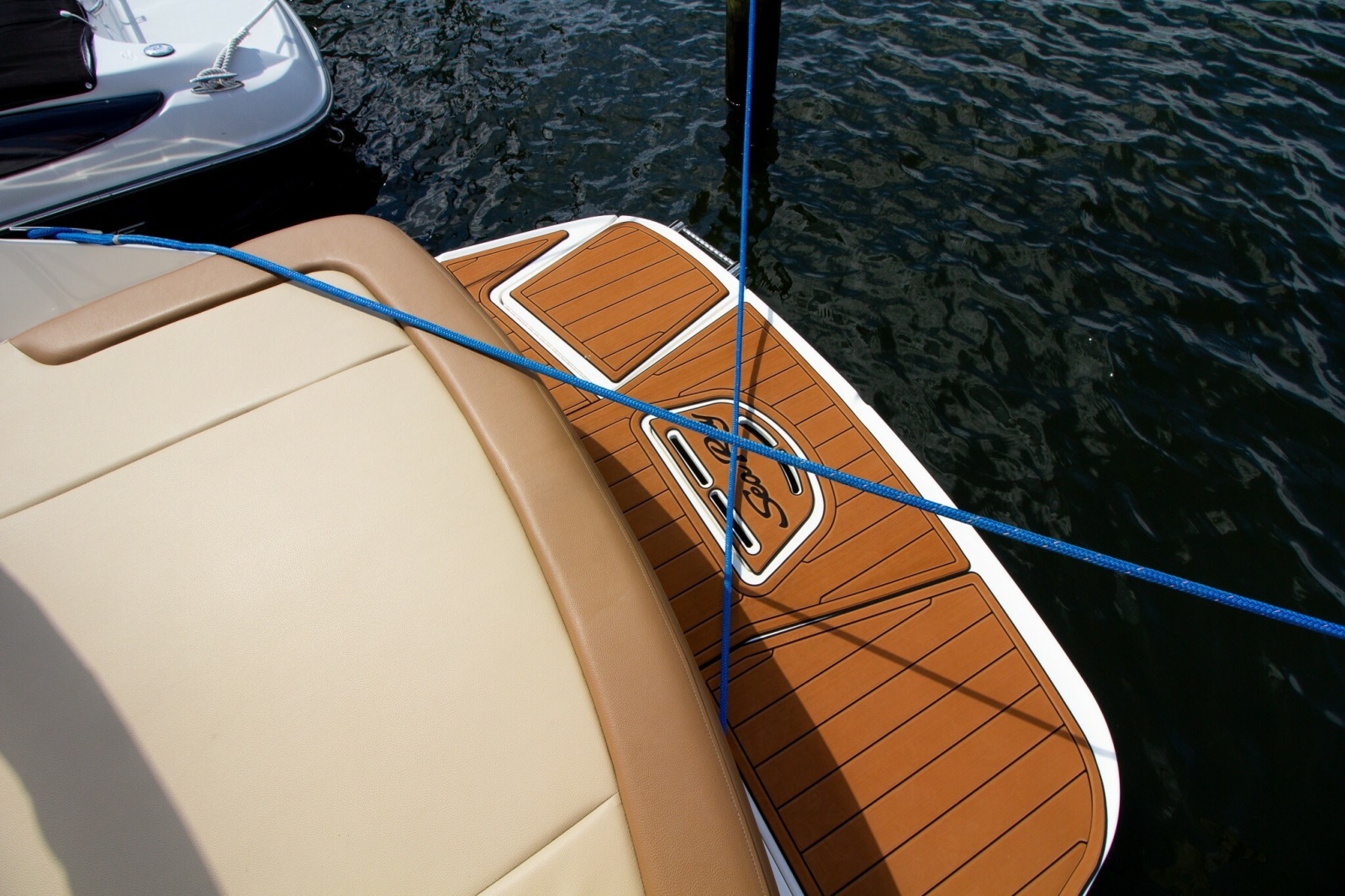 2015 Sea Ray 220 Sundeck