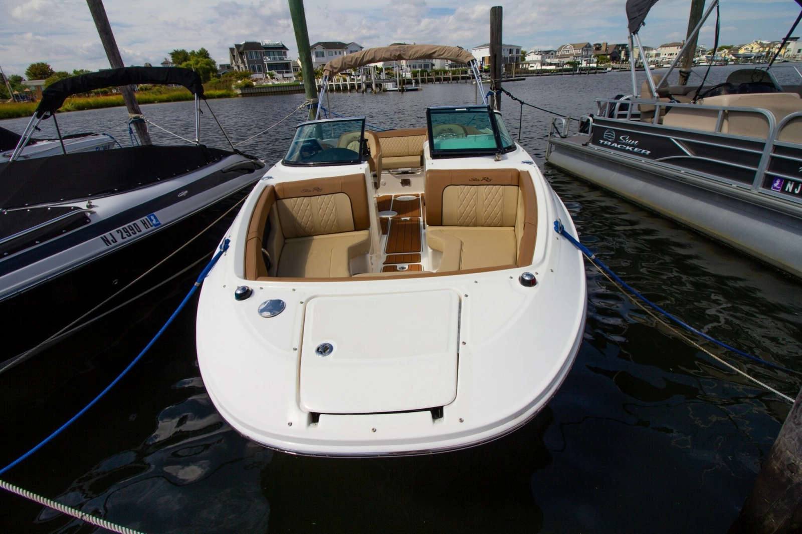 2015 Sea Ray 220 Sundeck