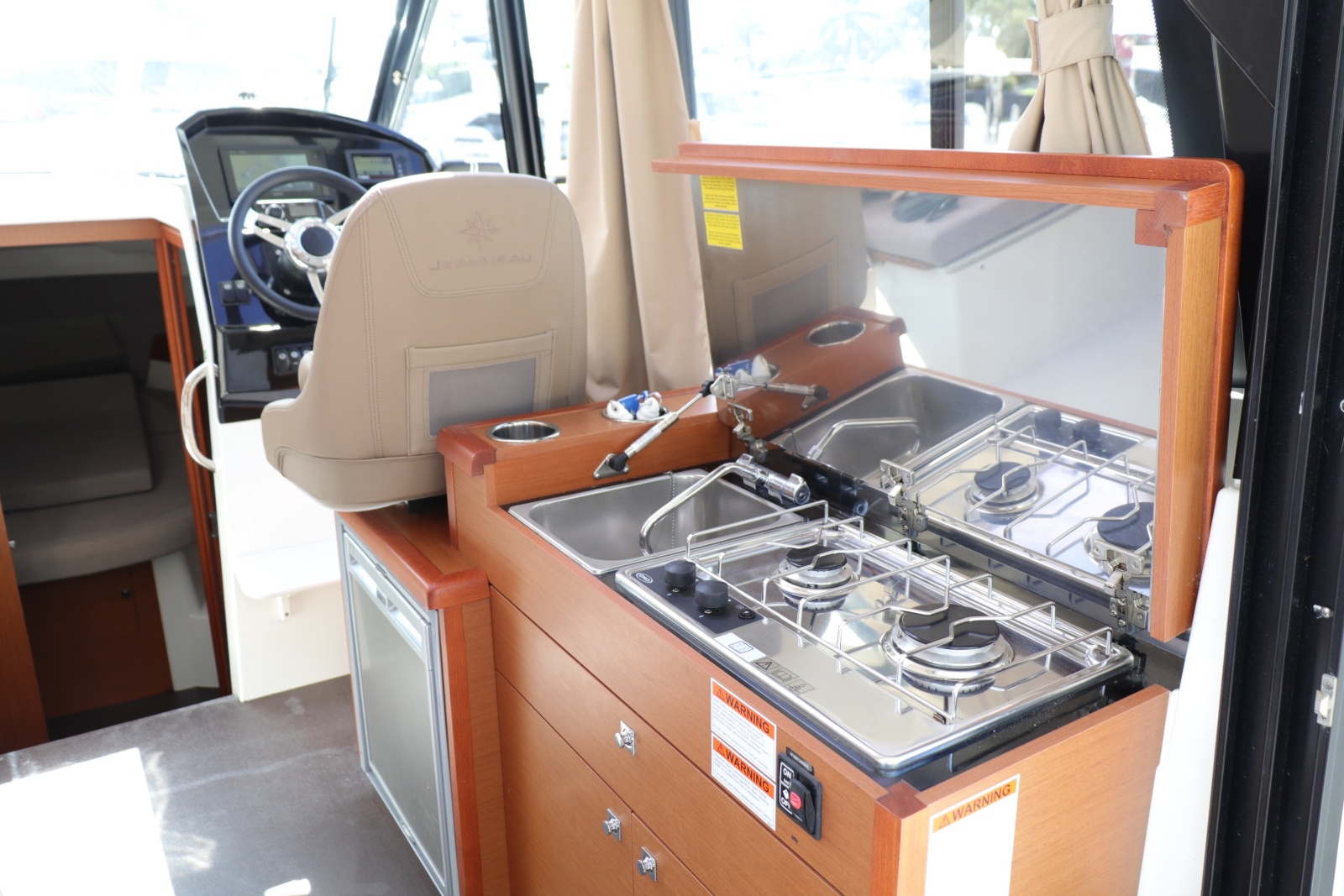 2017 Jeanneau NC 895