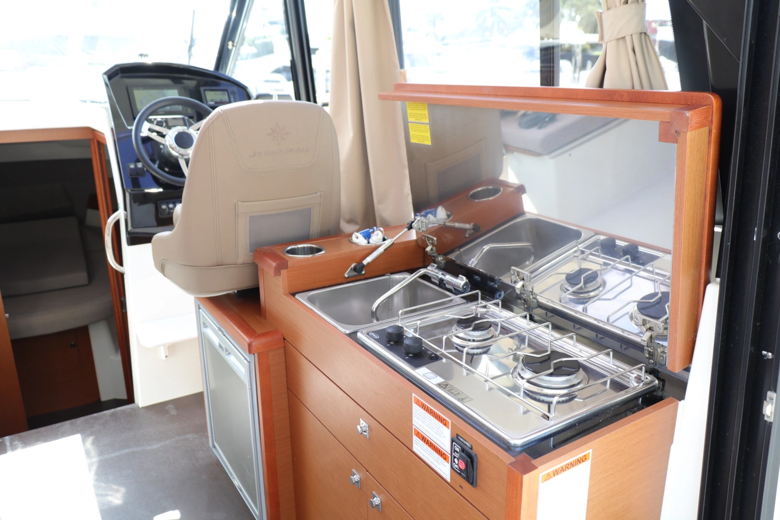 2017 Jeanneau NC 895