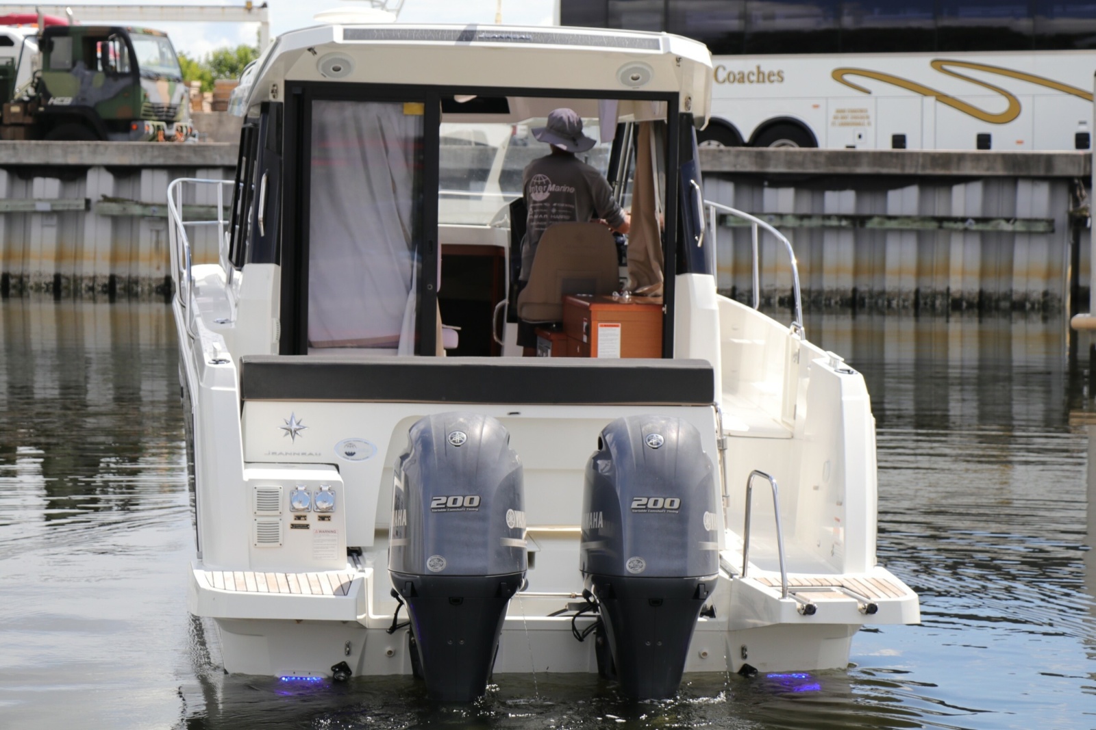 2017 Jeanneau NC 895