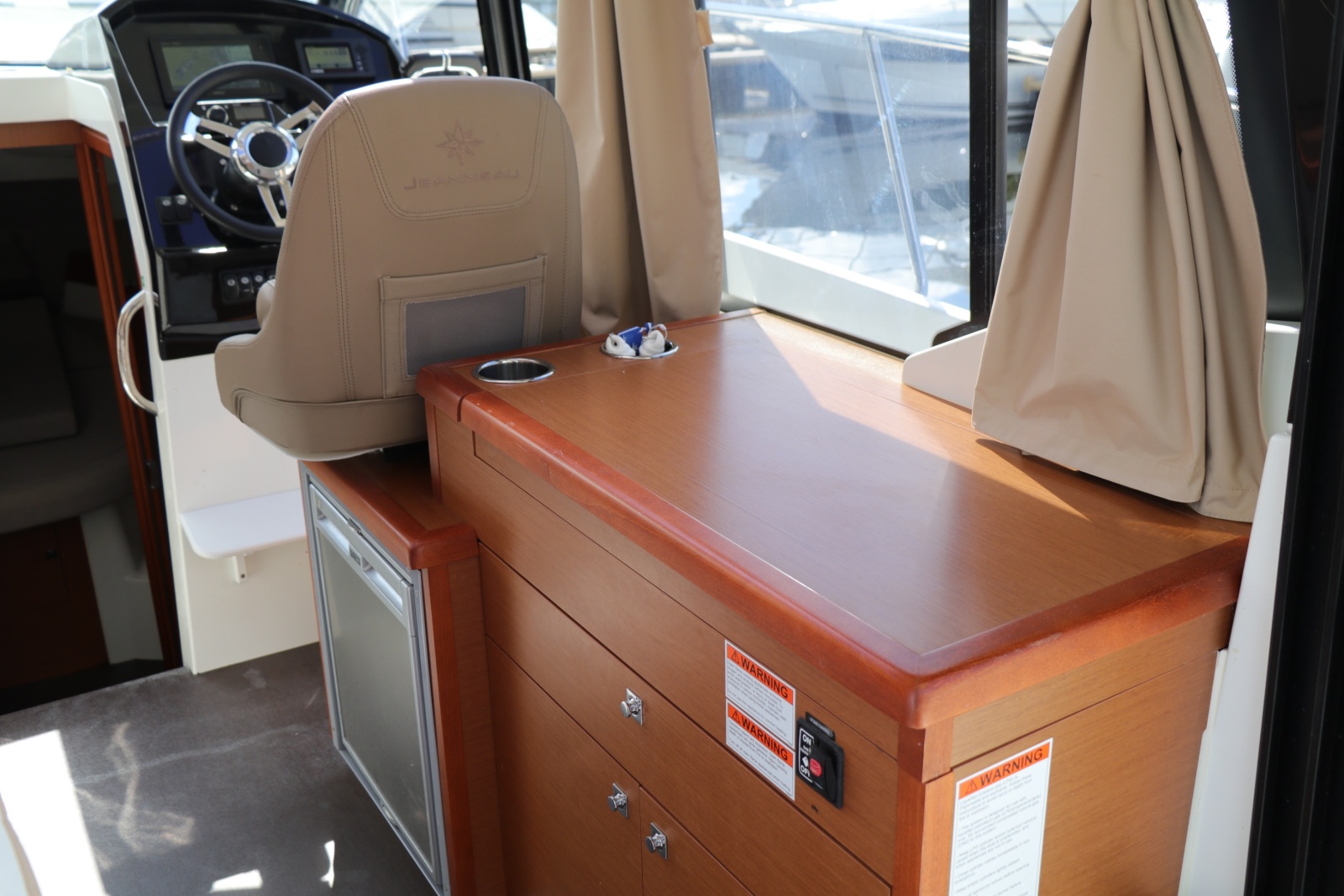 2017 Jeanneau NC 895