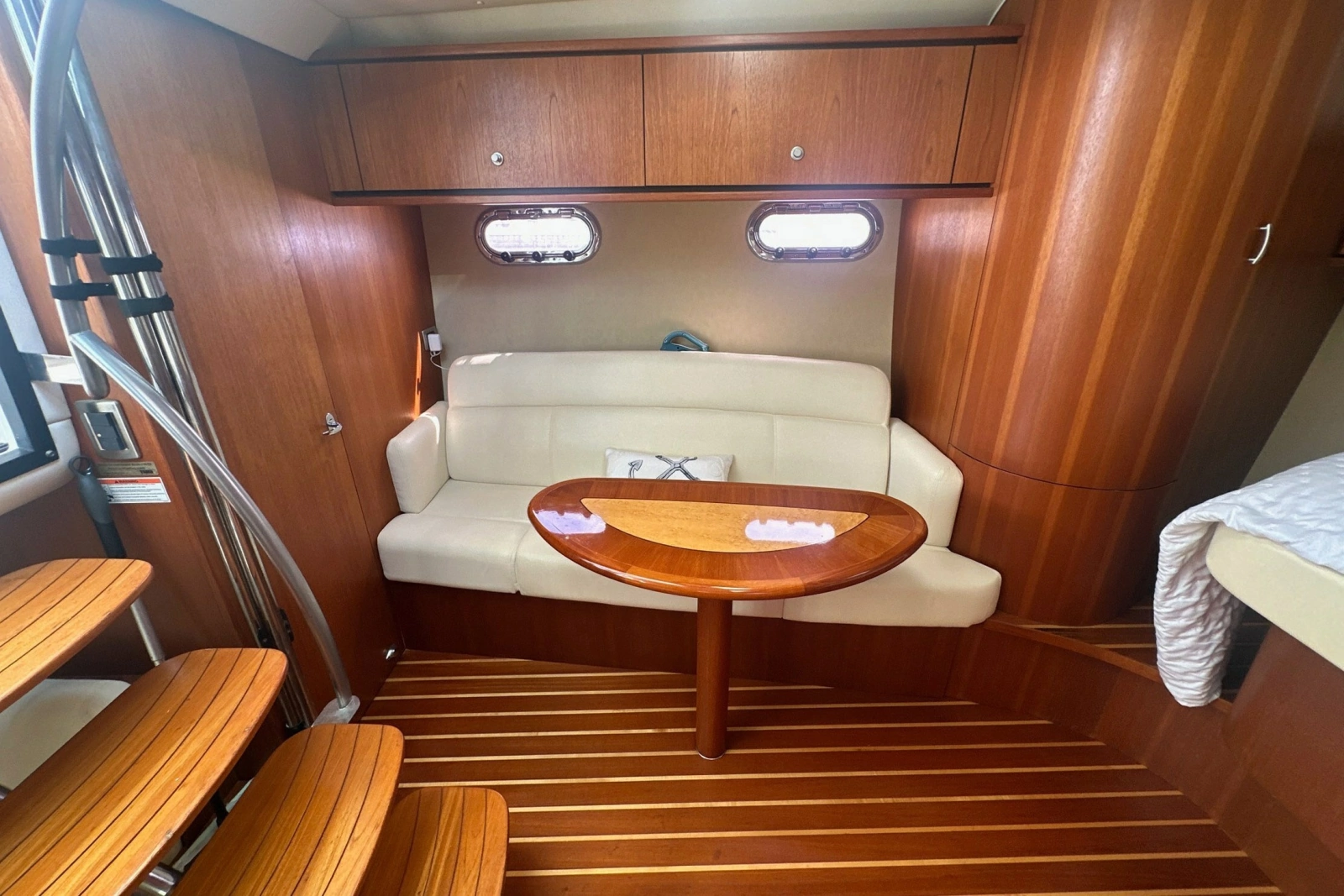 2009 Tiara Yachts 3500 Sovran