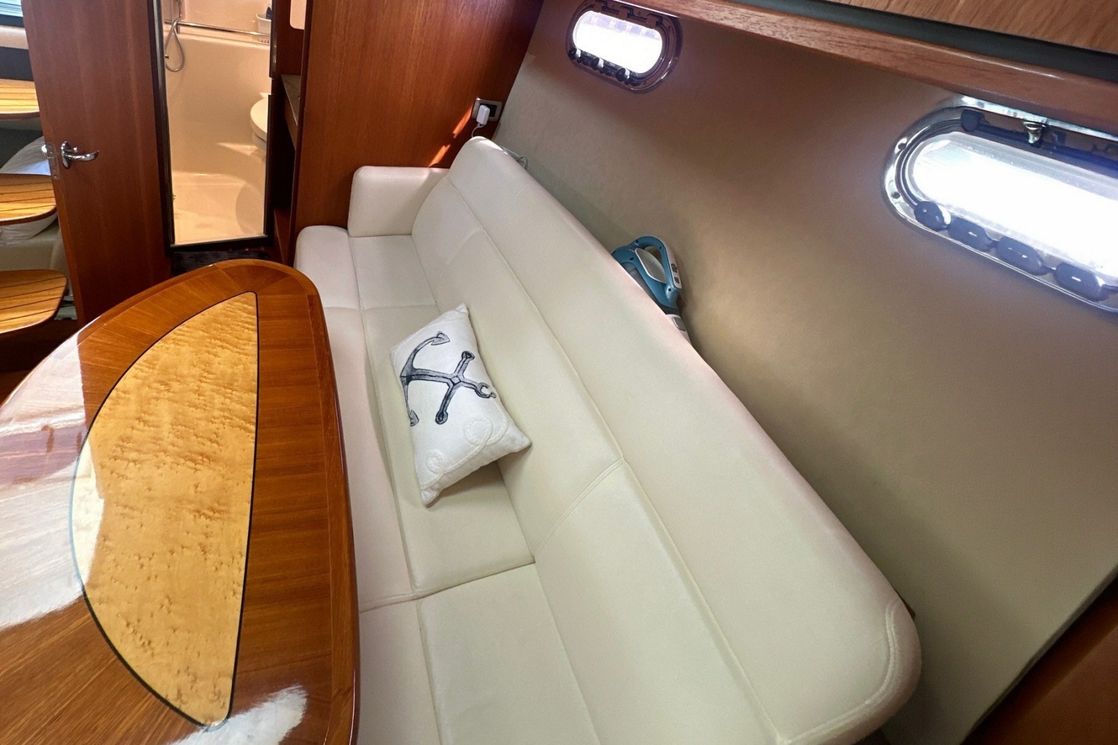 2009 Tiara Yachts 3500 Sovran